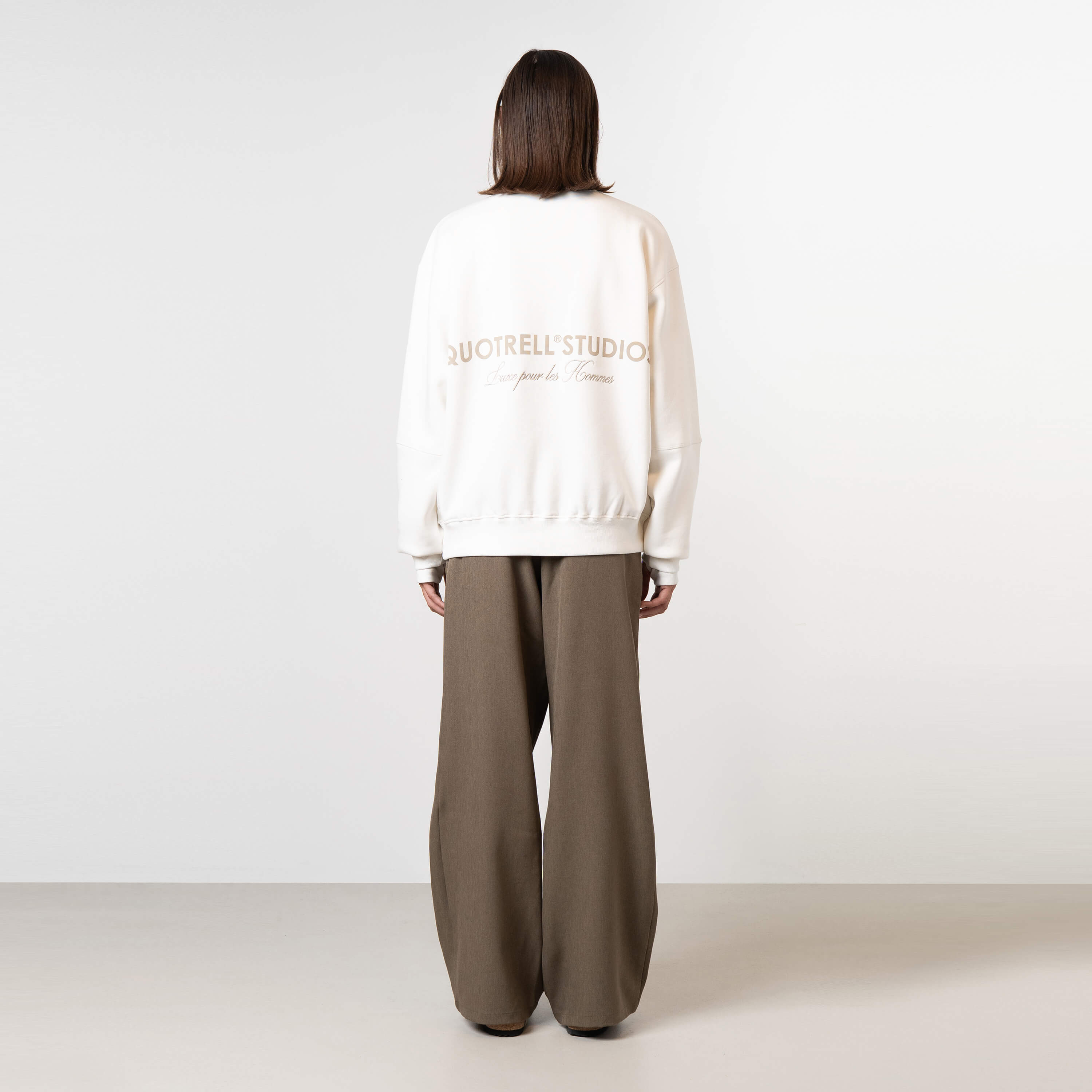 Model is 175 cm and wears size S