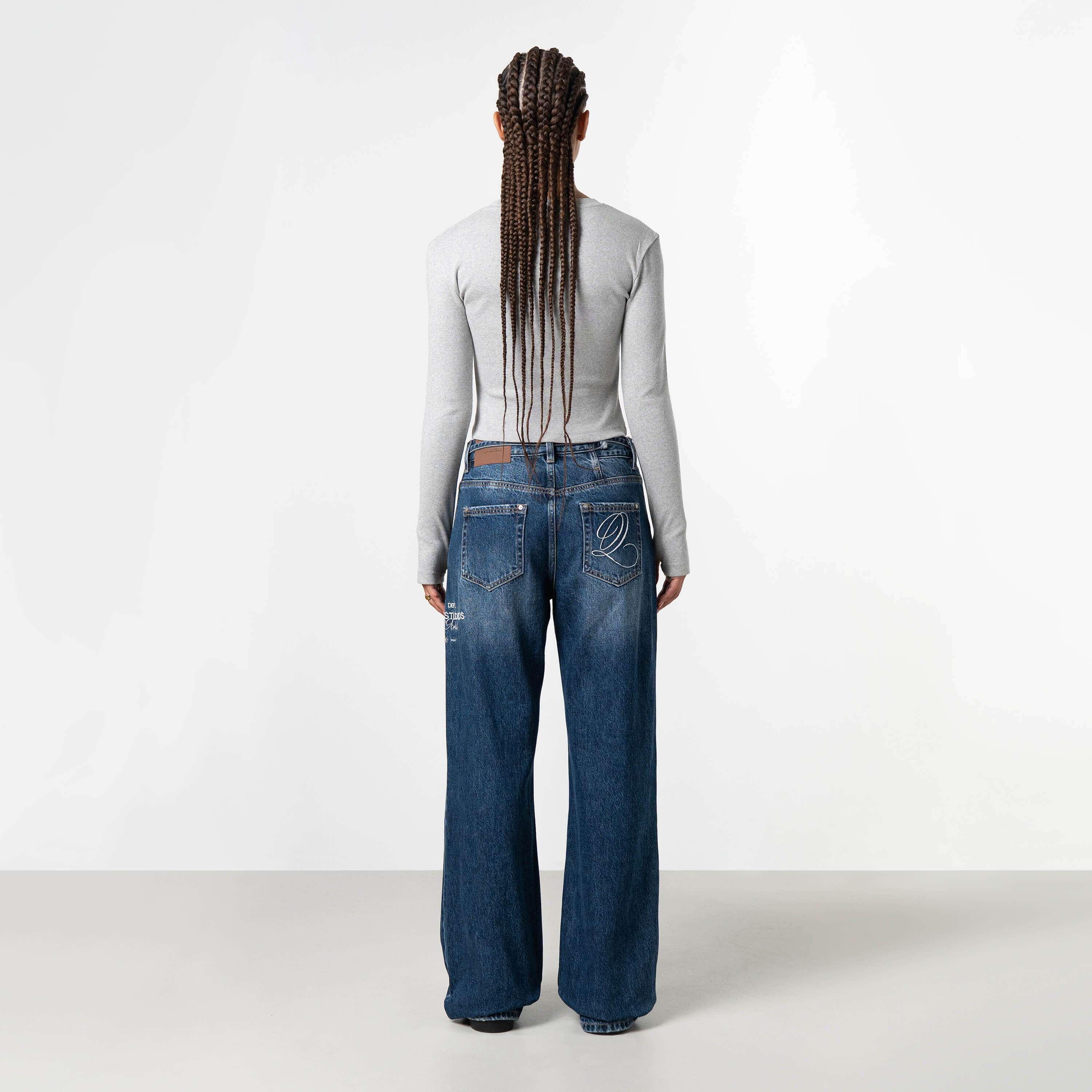 Model is 172 cm and wears size S