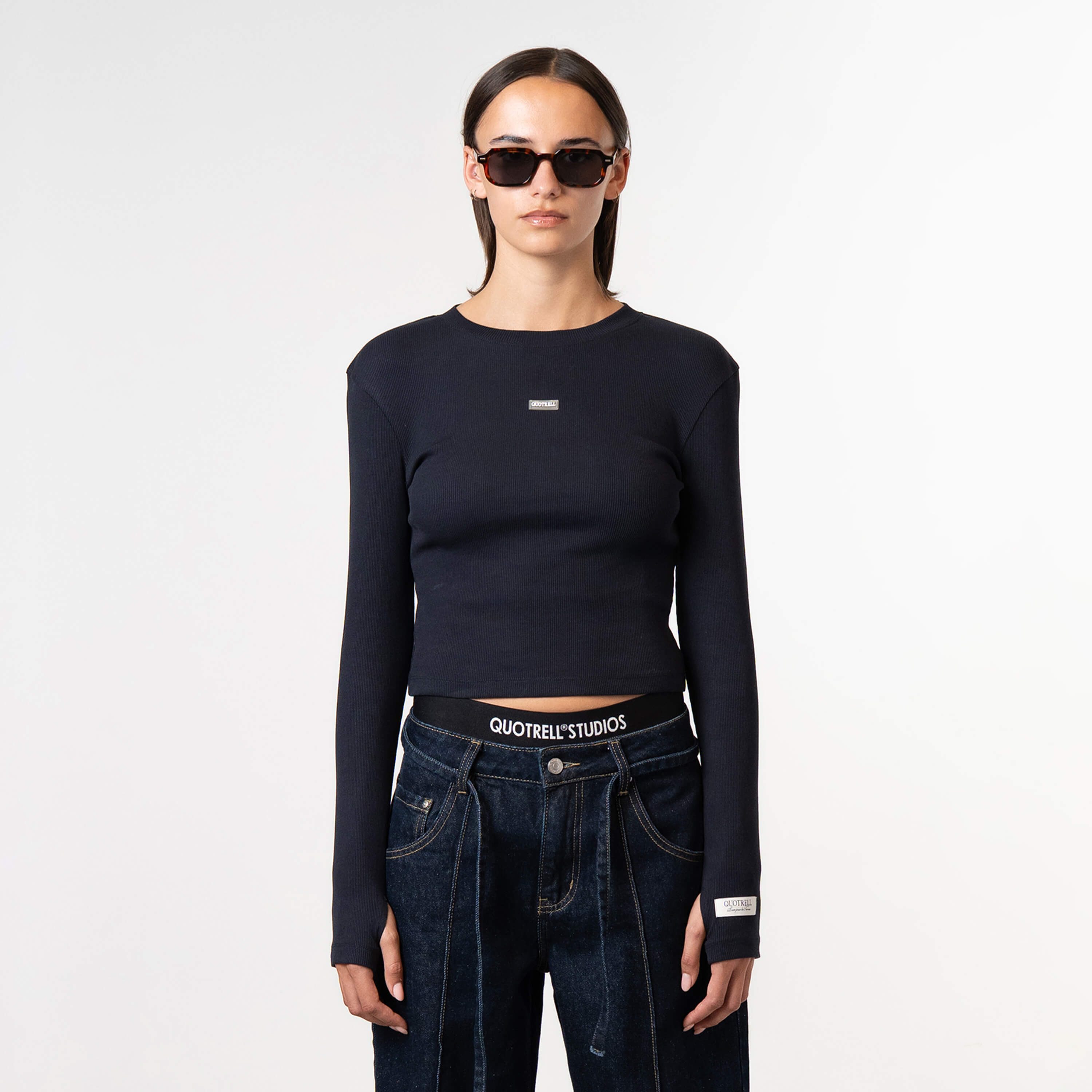 Model is 175 cm and wears size S
