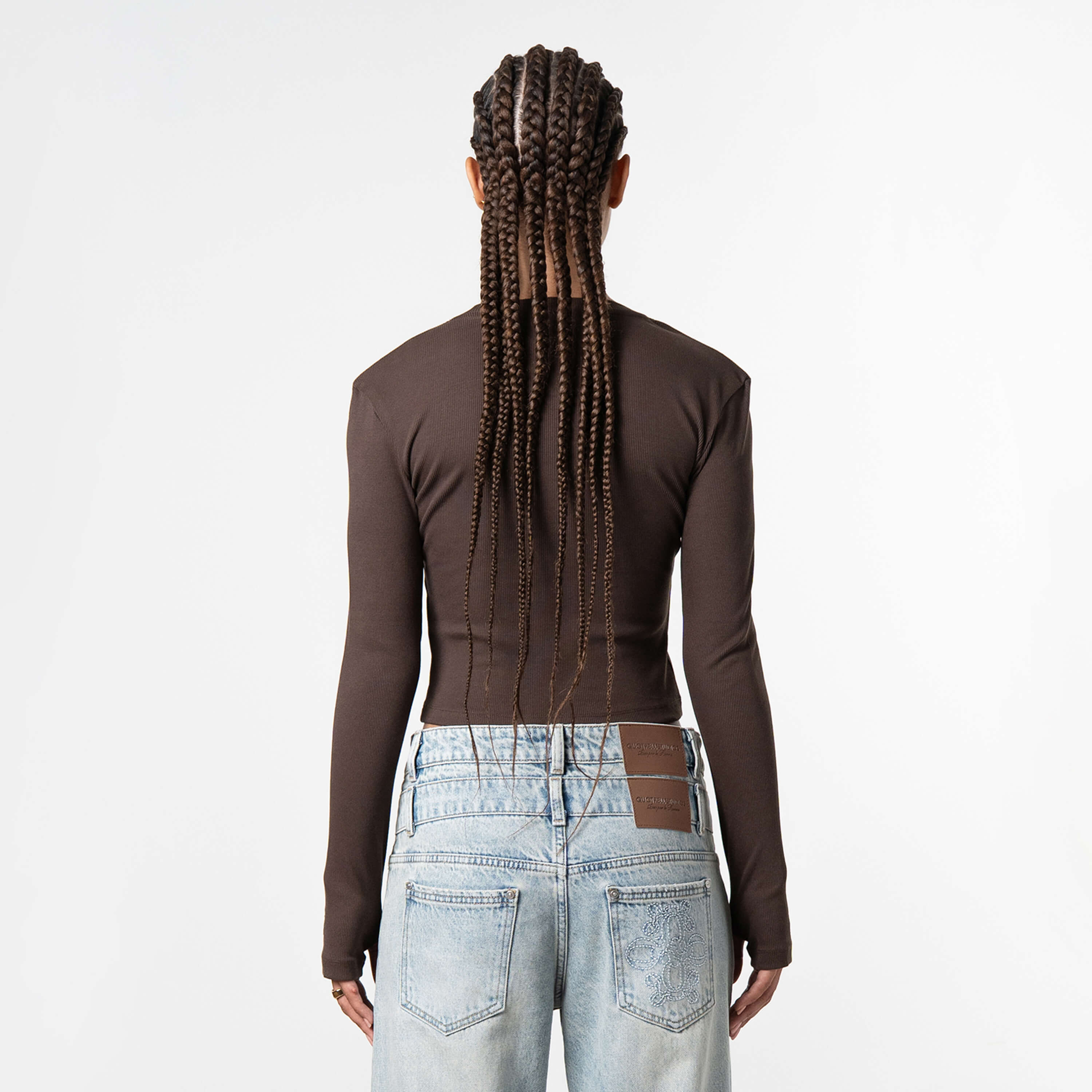 Model is 172 cm and wears size S