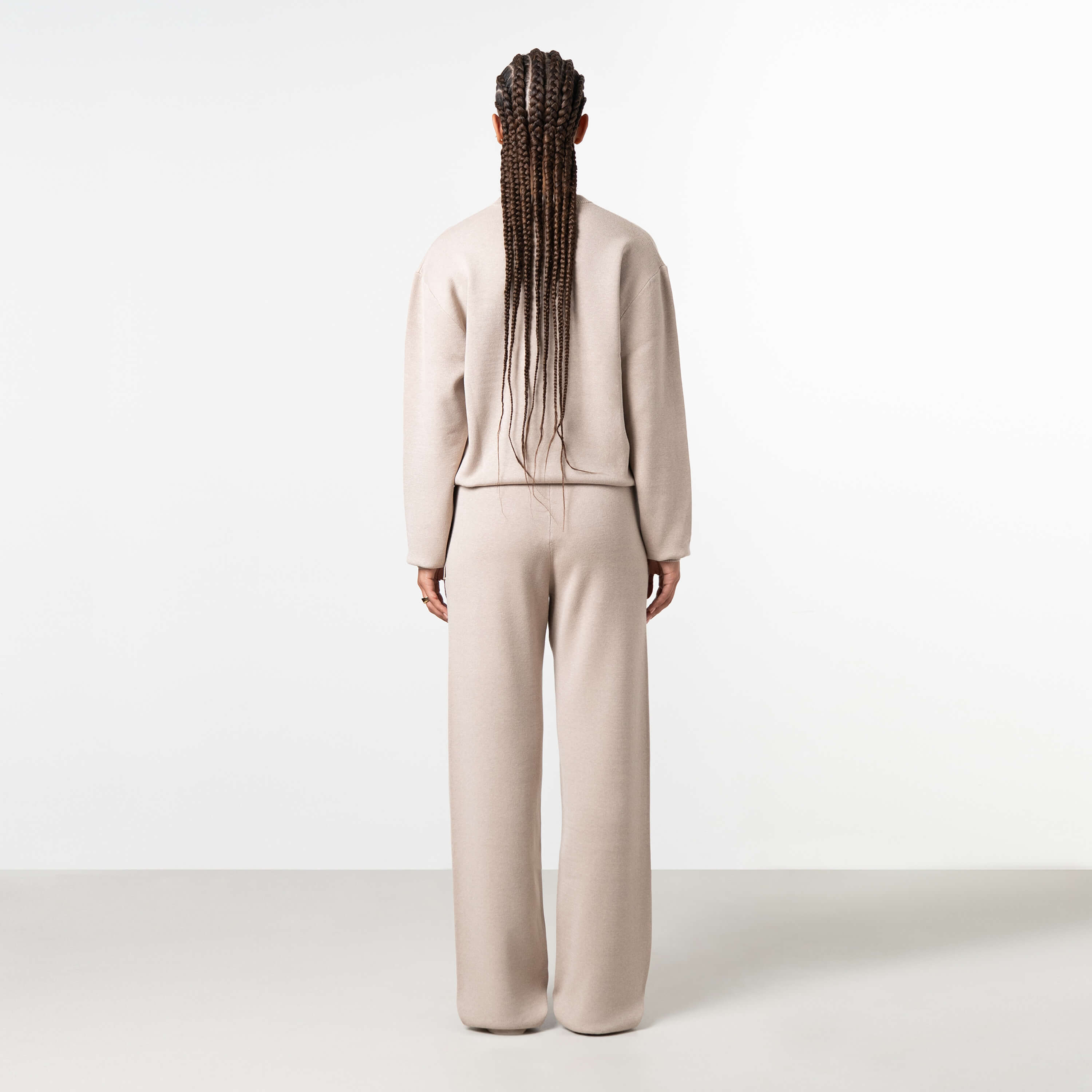 Model is 172 cm and wears size S