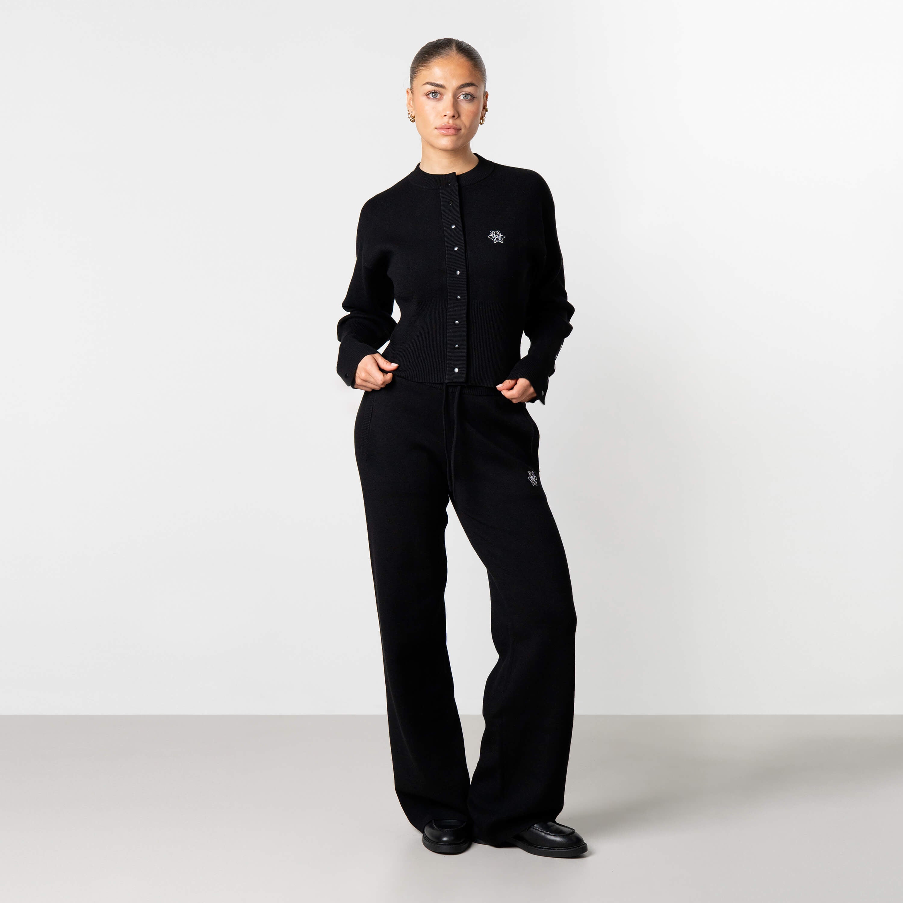 Model is 168 cm and wears size S