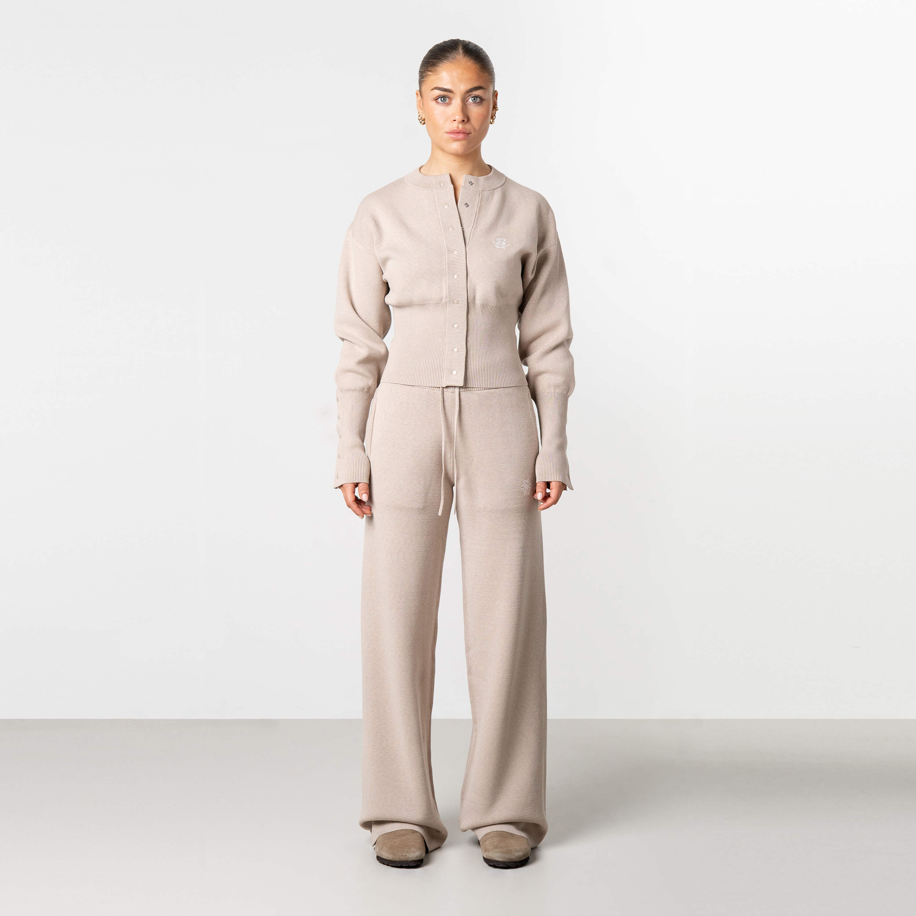 Model is 168 cm and wears size S