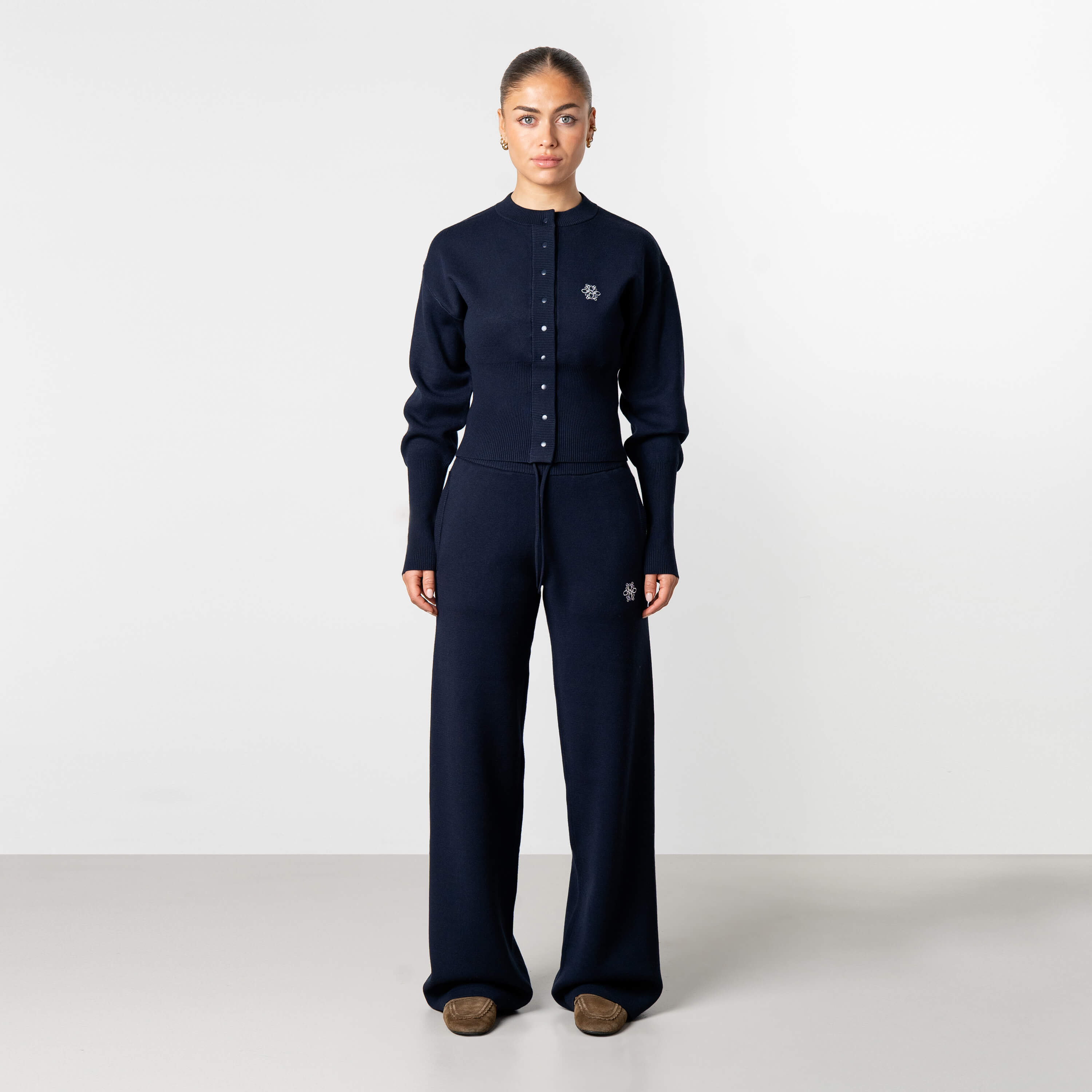 Model is 168 cm and wears size S