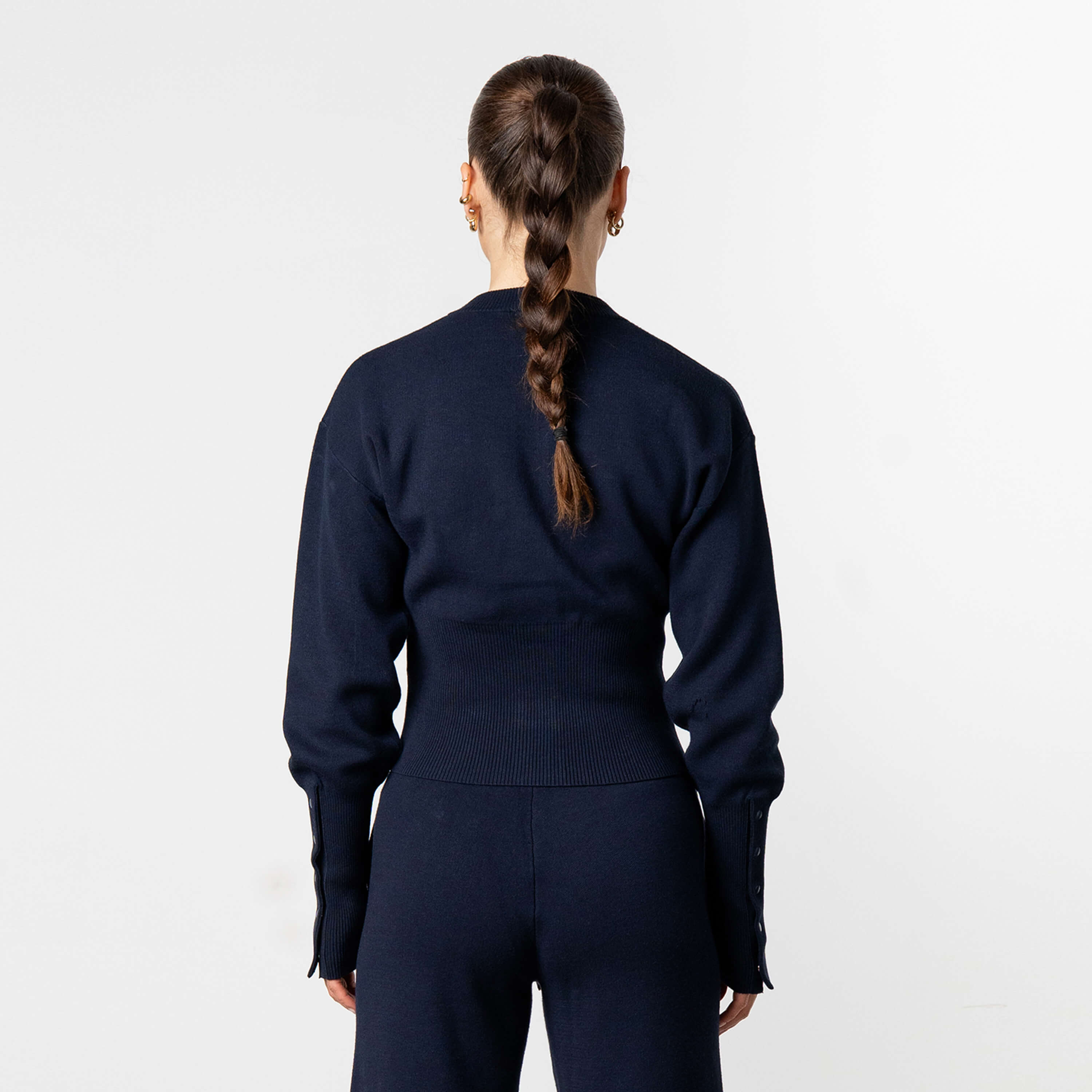 Model is 168 cm and wears size S