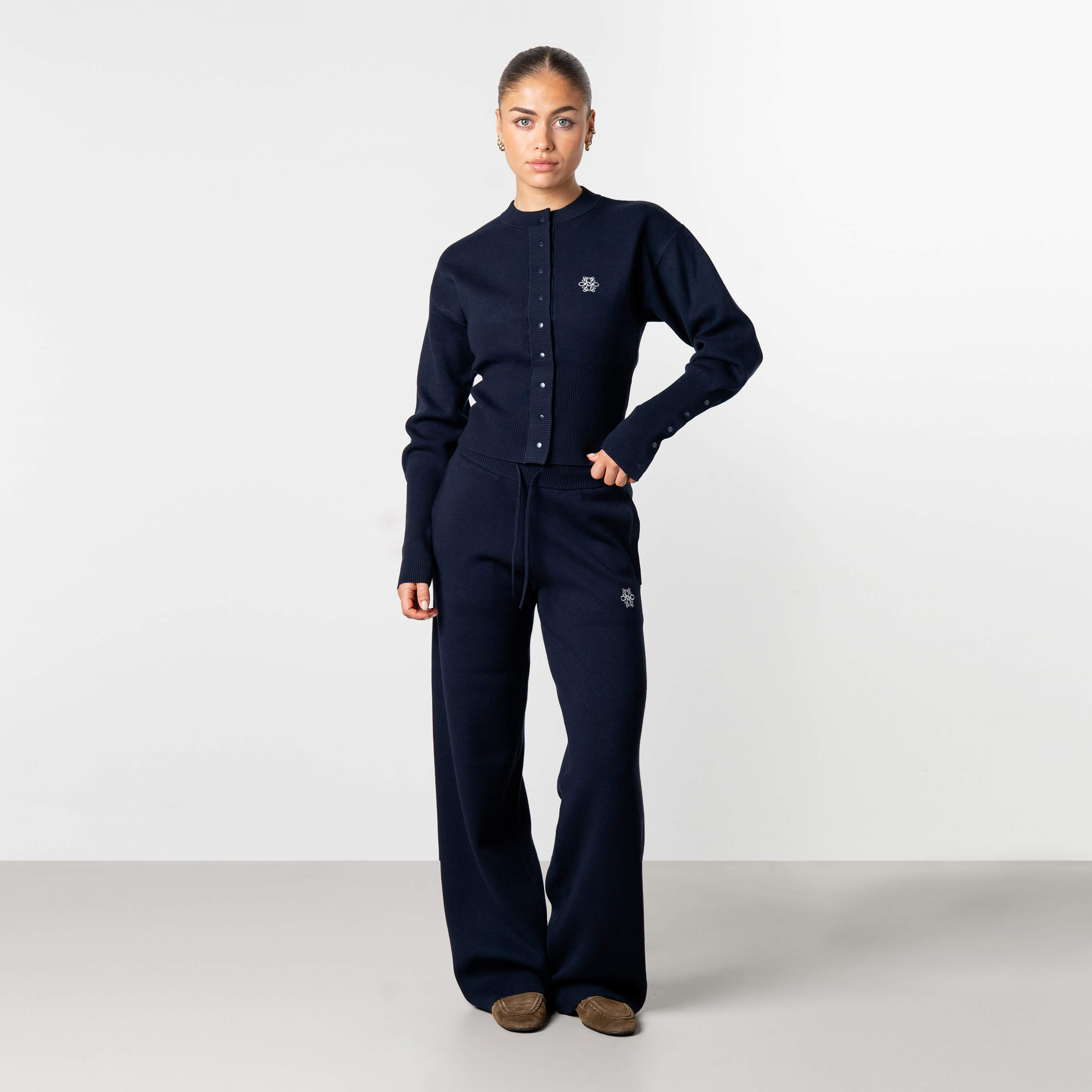 Model is 168 cm and wears size S