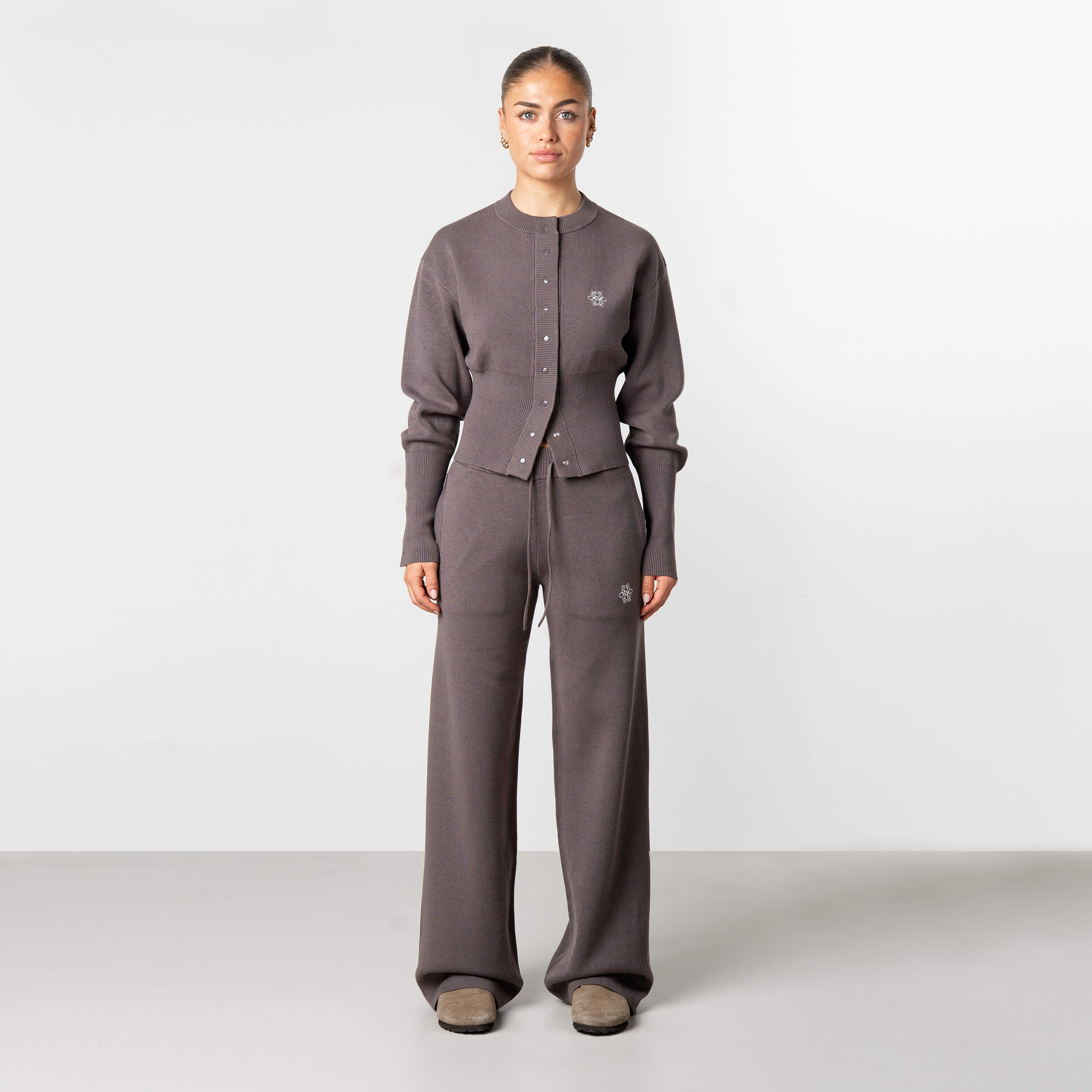 Model is 168 cm and wears size S