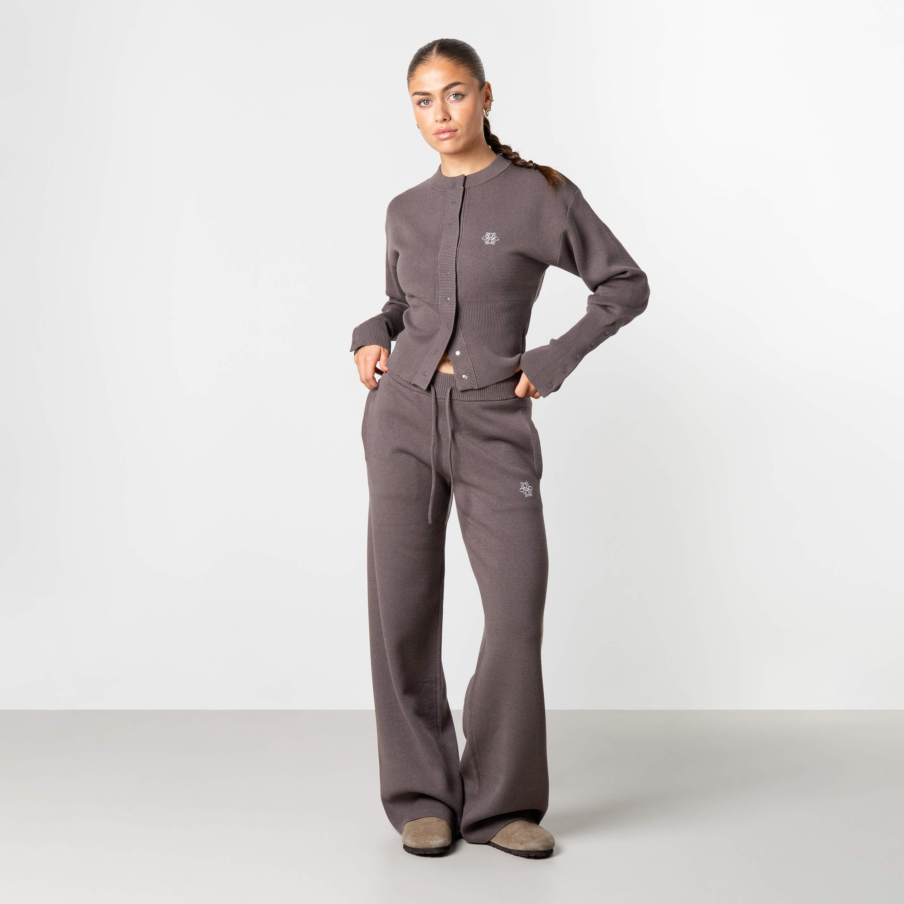Model is 168 cm and wears size S