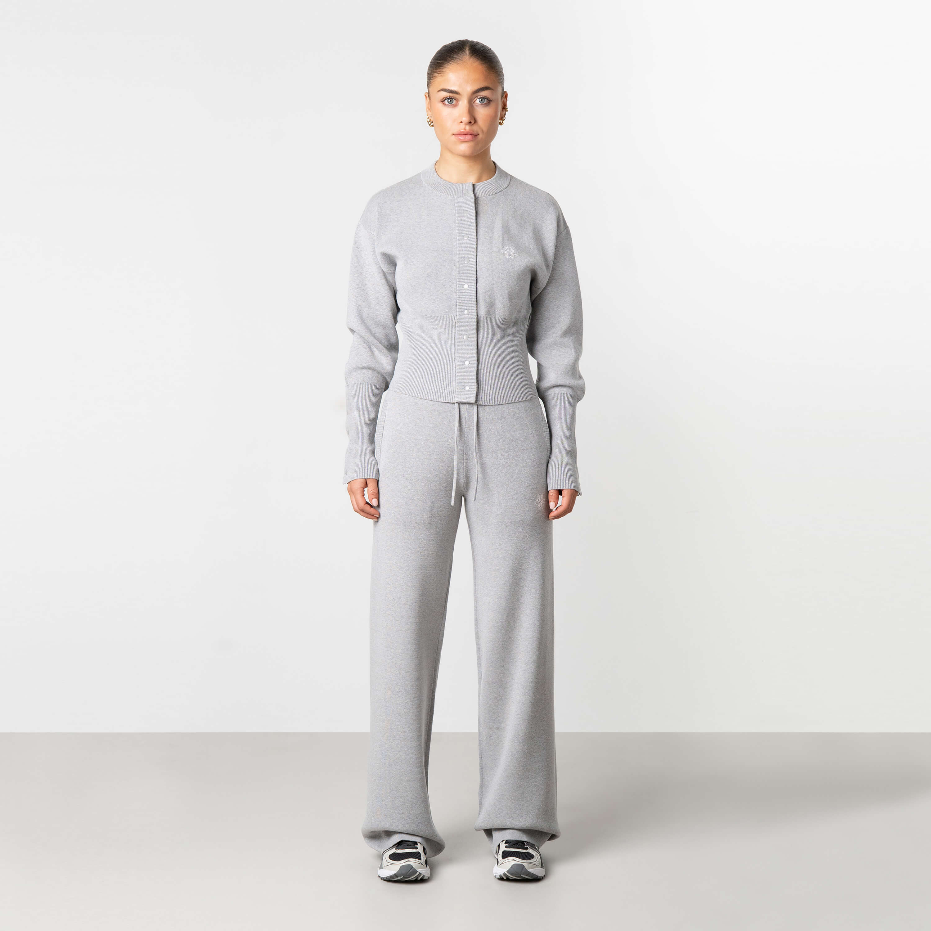 Model is 168 cm and wears size S