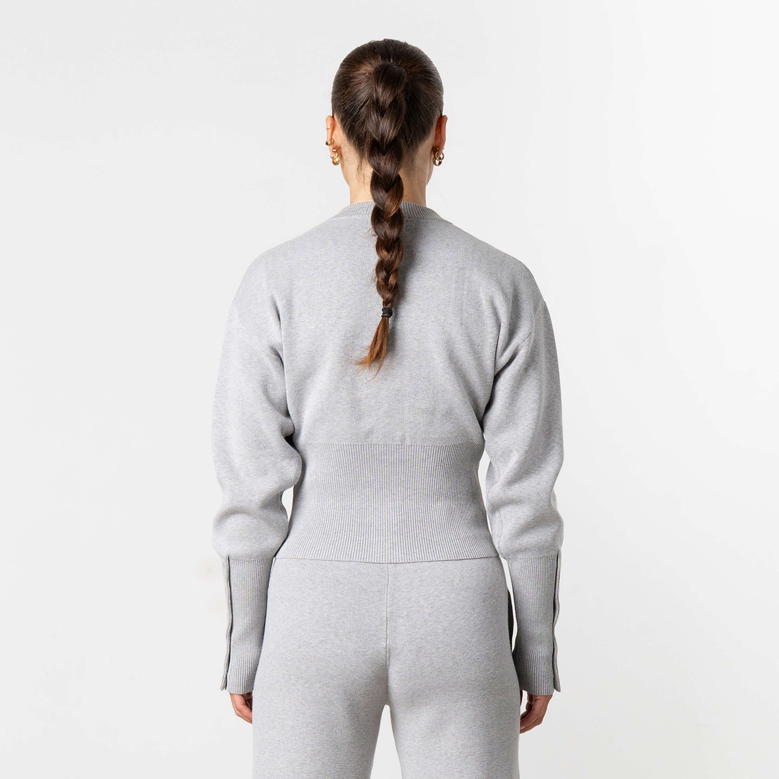 Model is 168 cm and wears size S
