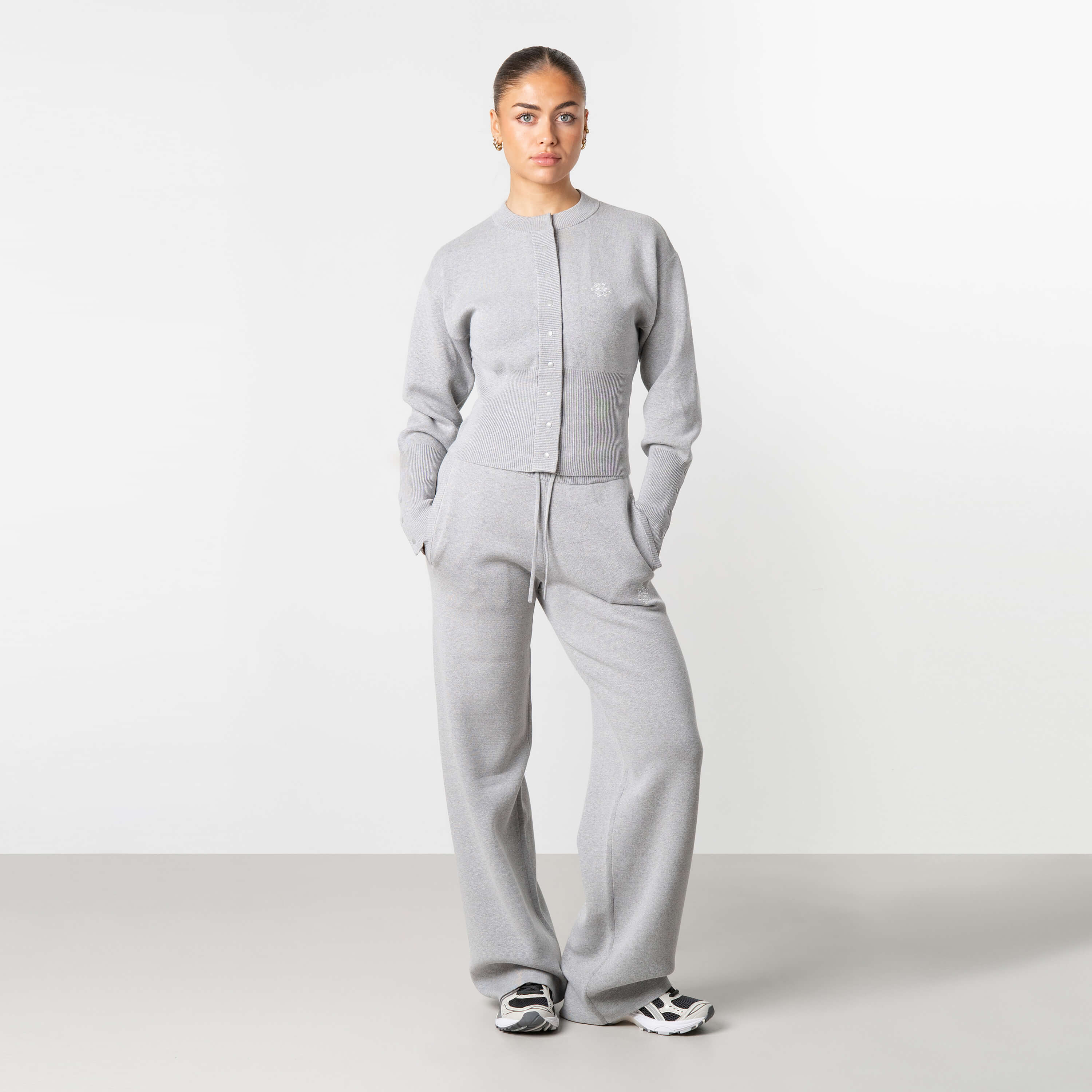 Model is 168 cm and wears size S