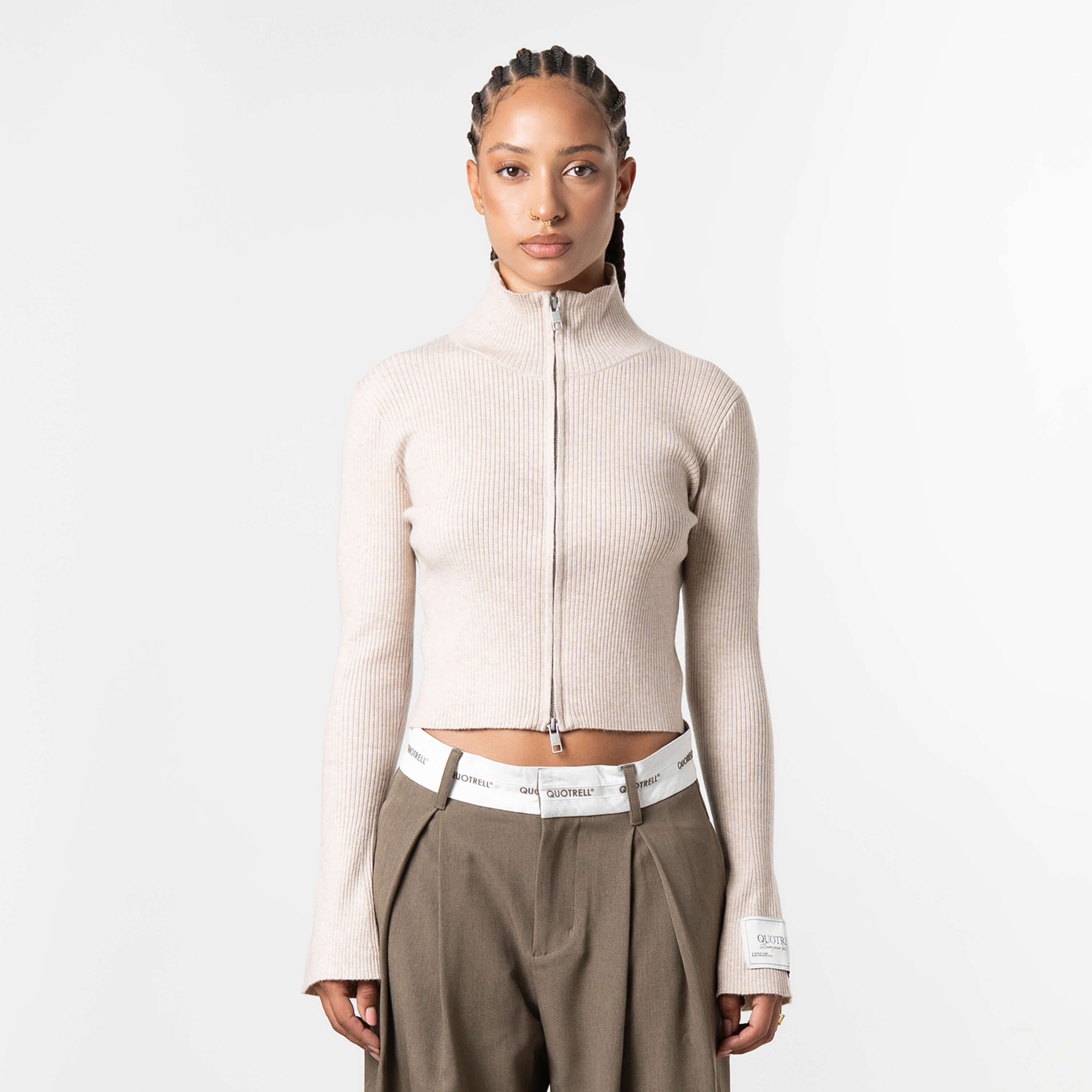 Model is 172 cm and wears size S