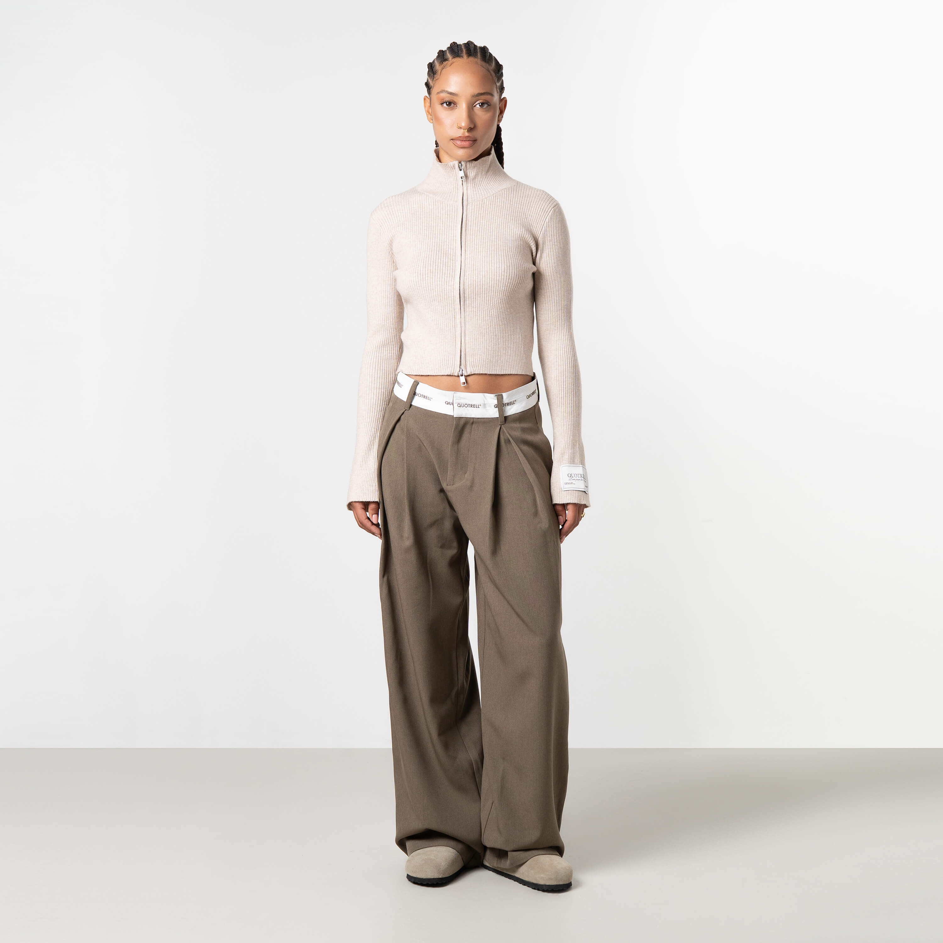 Model is 172 cm and wears size S