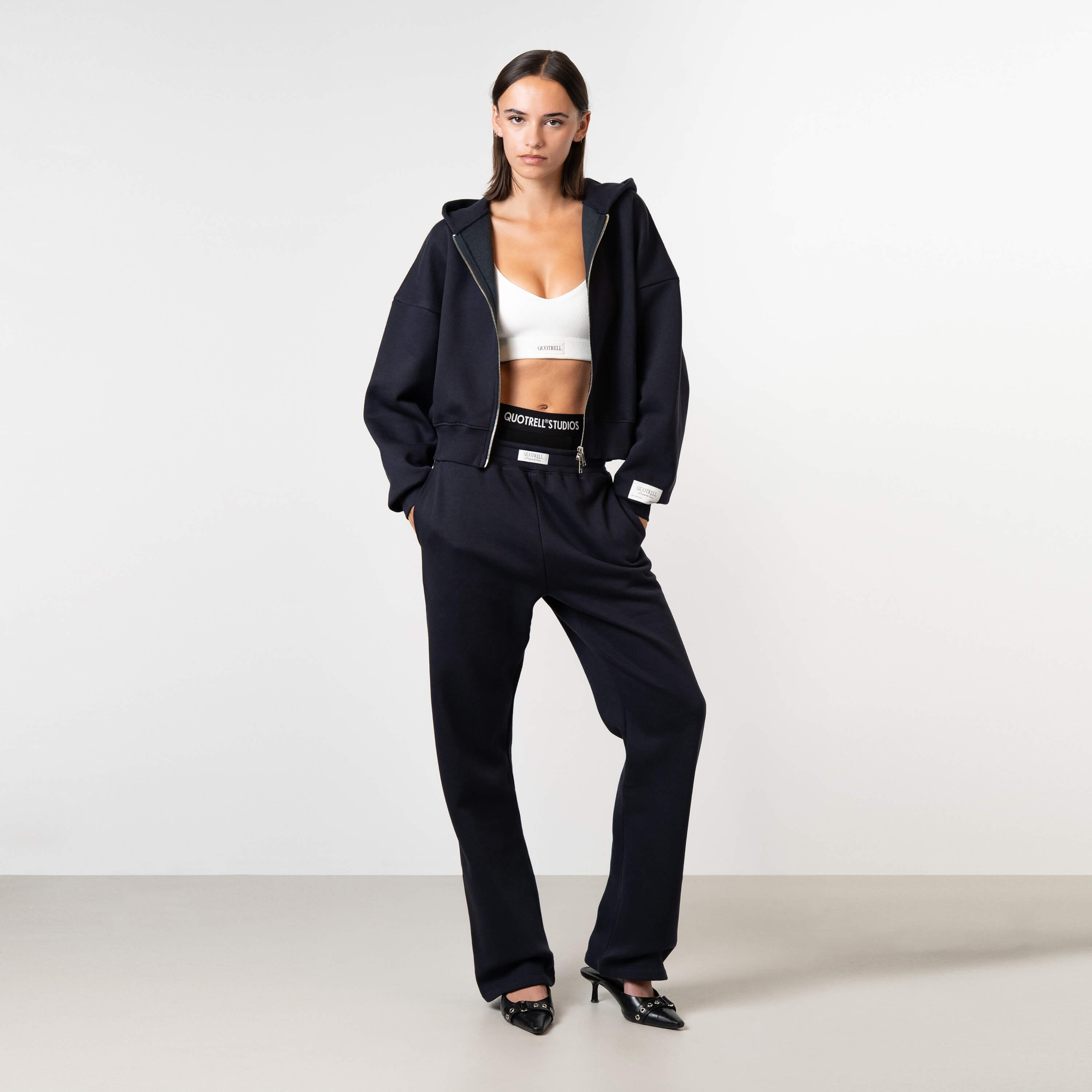Model is 175 cm and wears size S