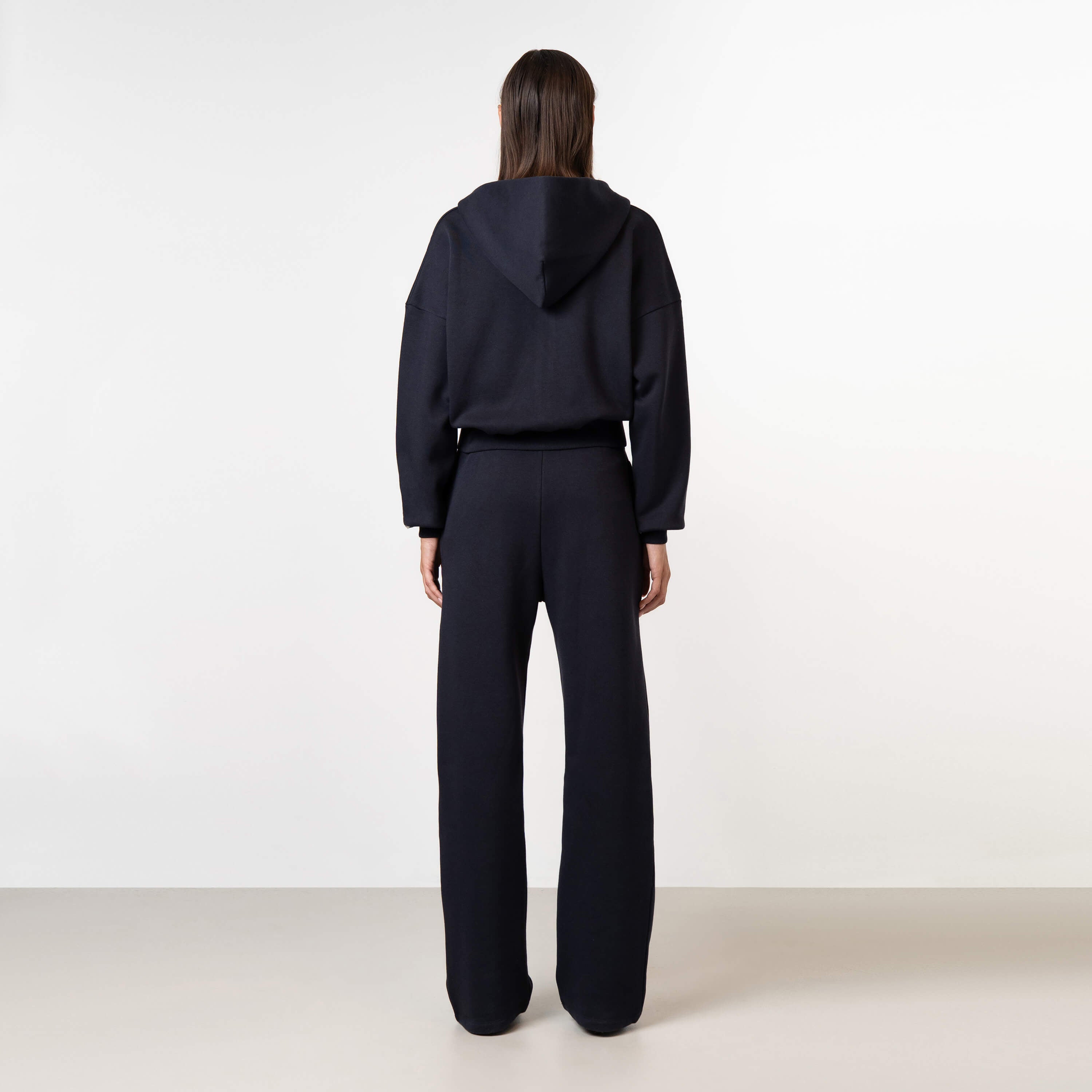 Model is 175 cm and wears size S