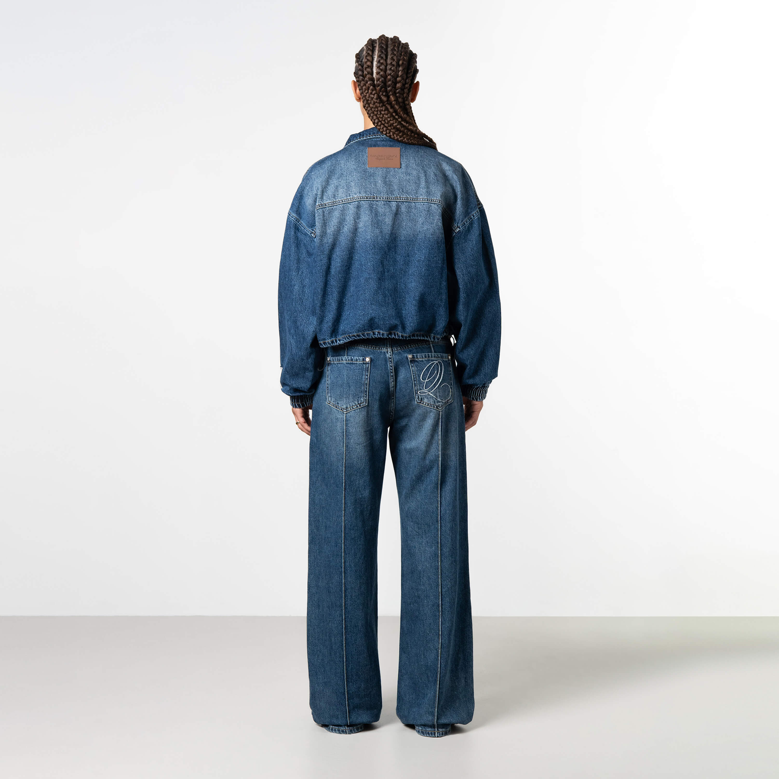 Model is 172 cm and wears size S