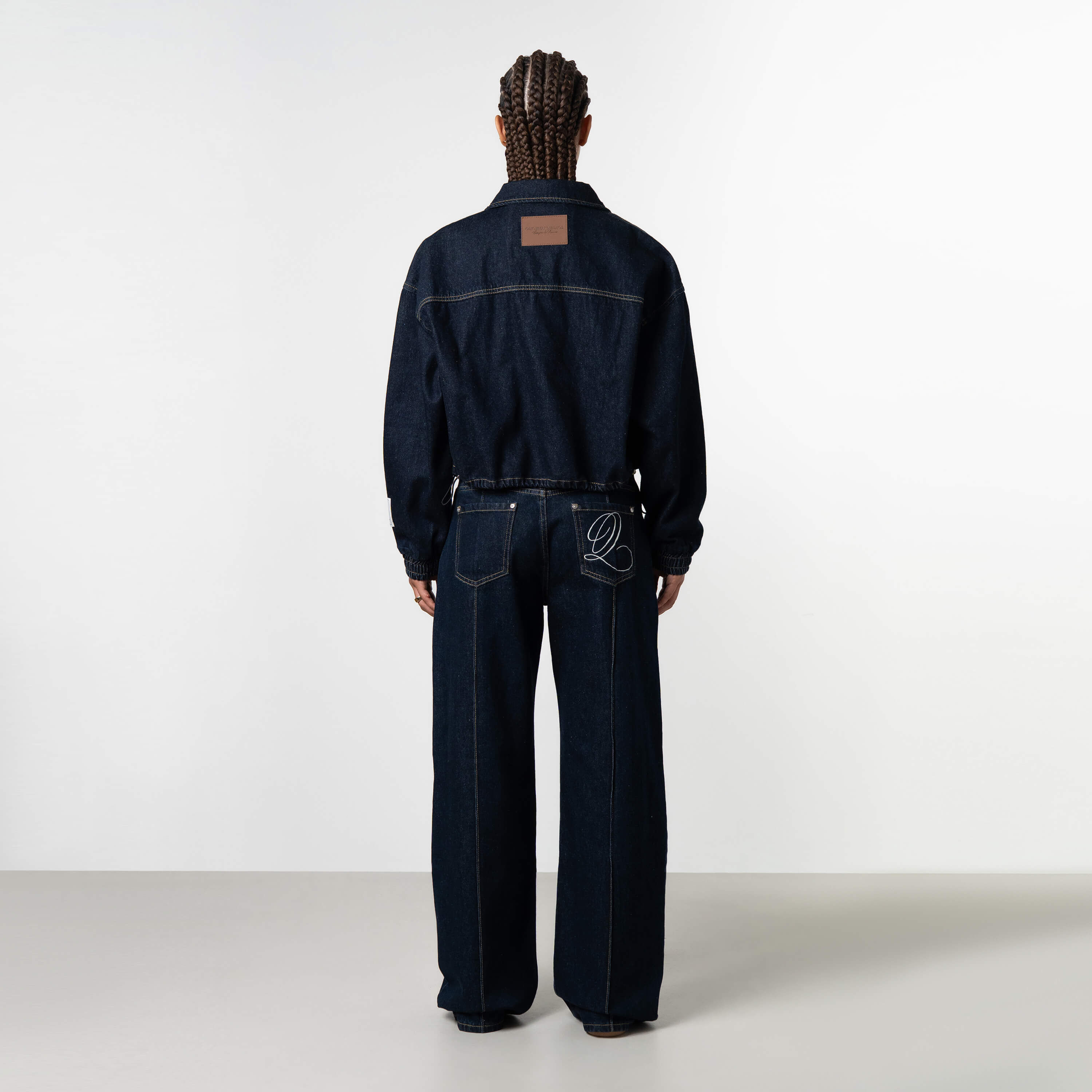 Model is 172 cm and wears size S