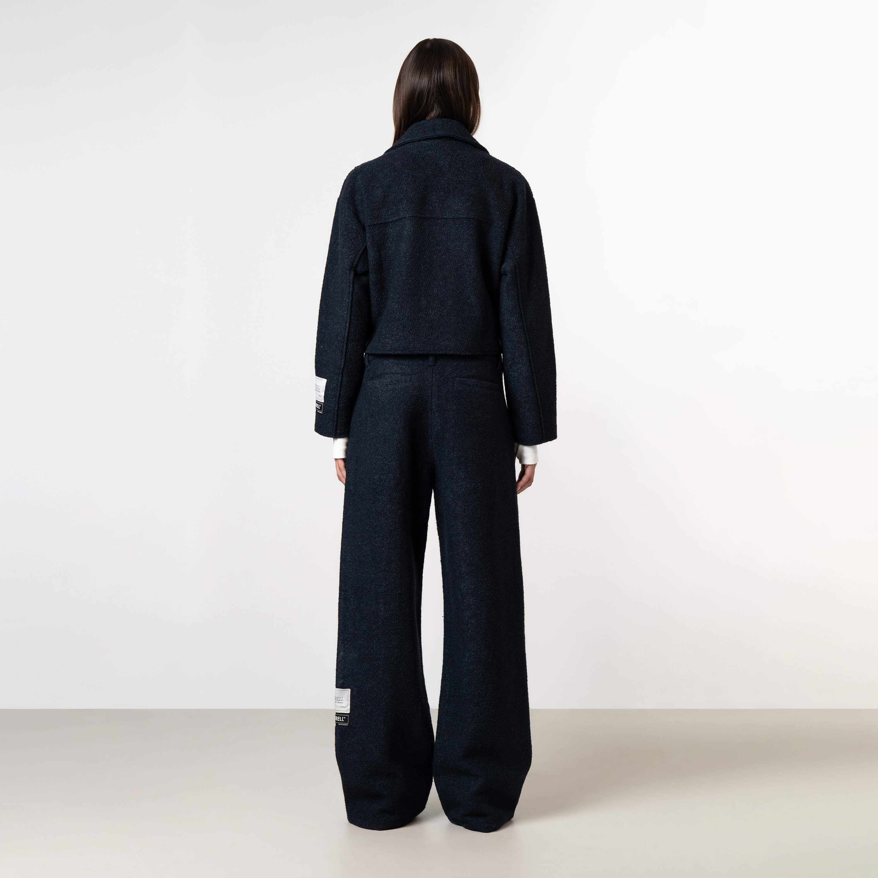 Model is 175 cm and wears size S