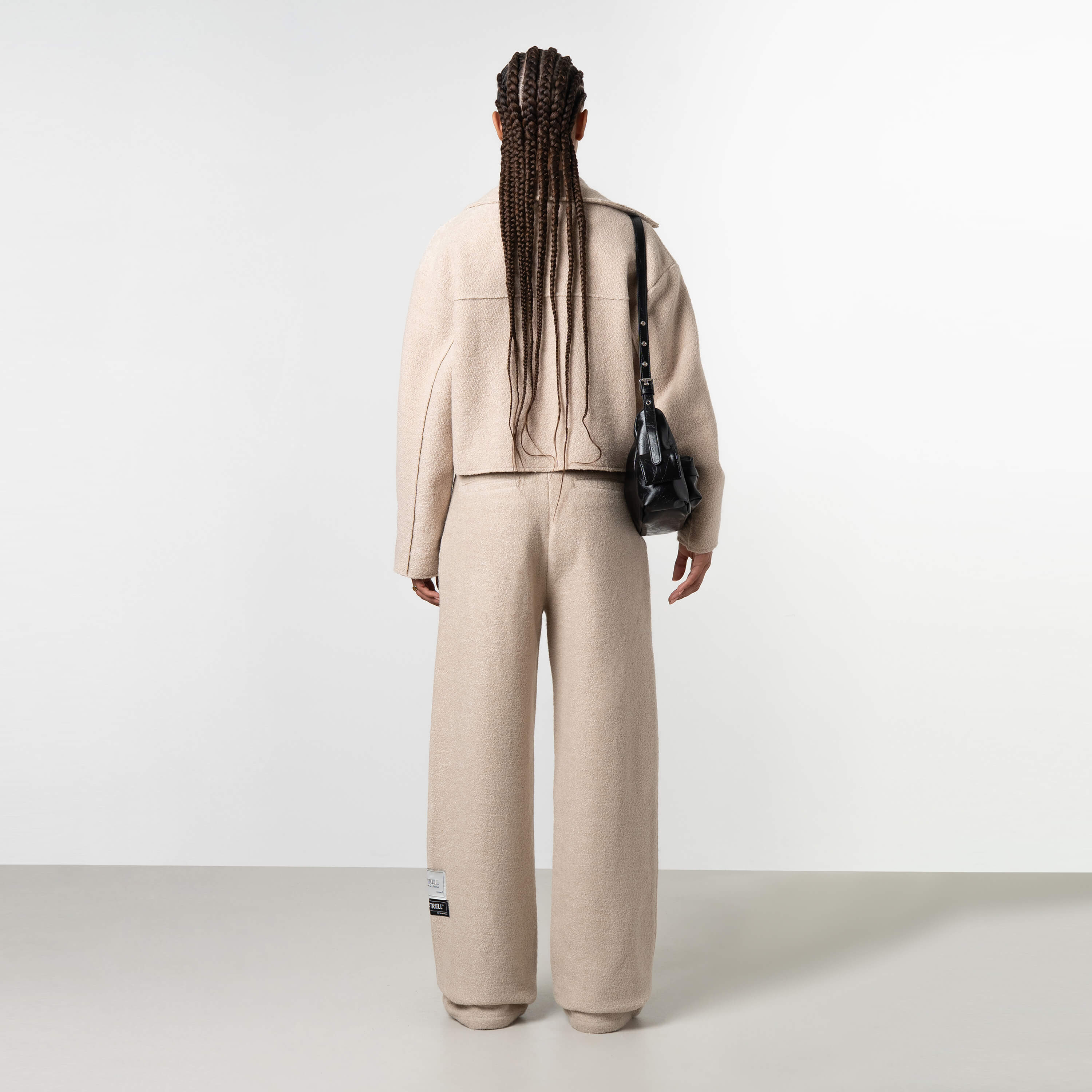 Model is 172 cm and wears size S