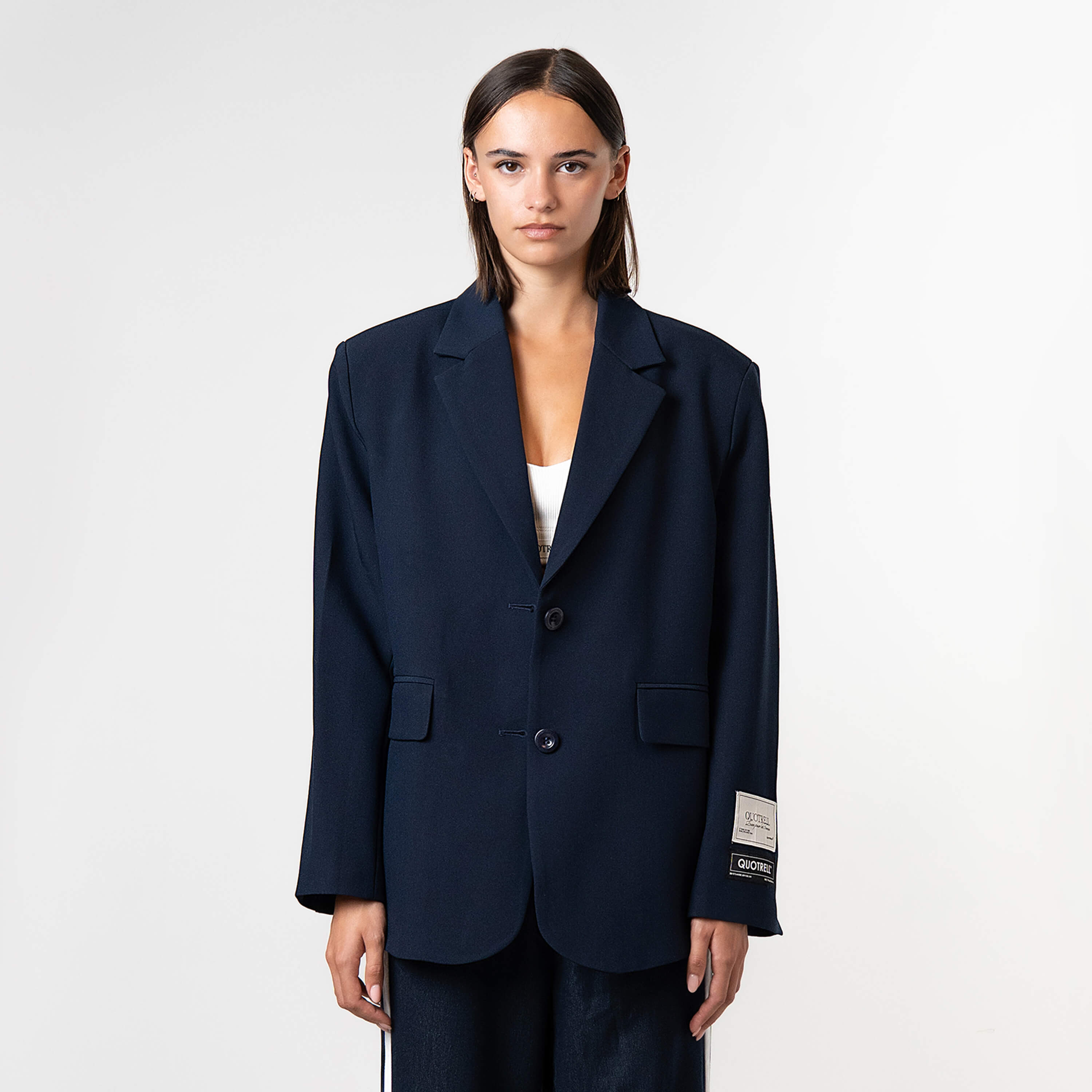 Model is 175 cm and wears size S