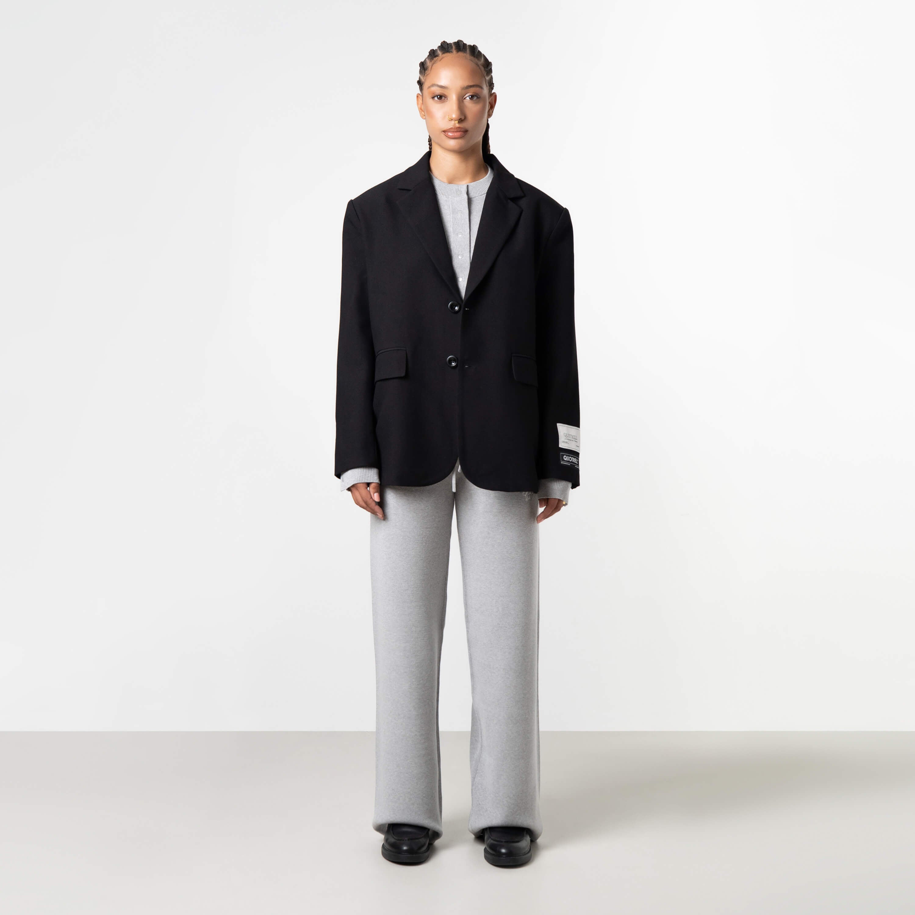 Model is 172 cm and wears size S