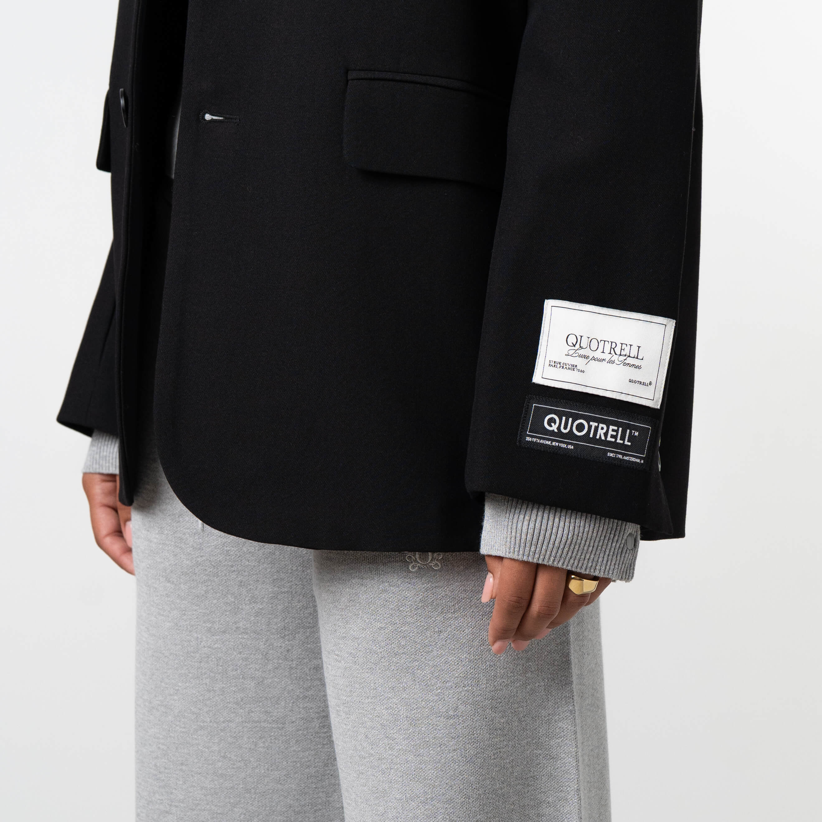 Model is 172 cm and wears size S