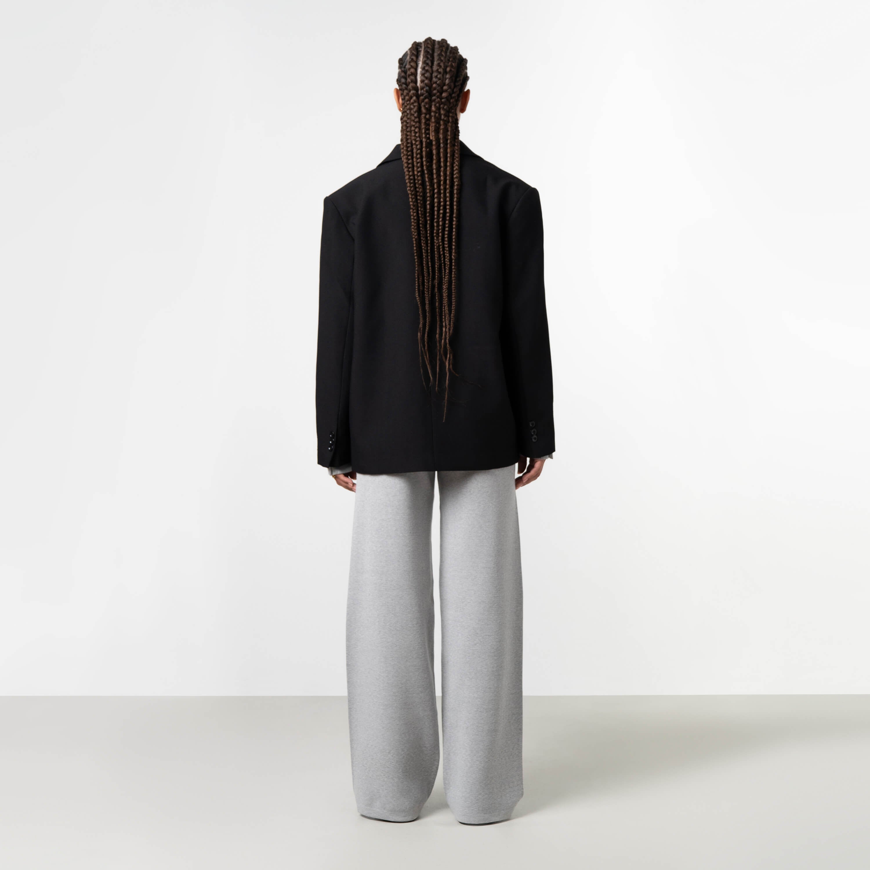 Model is 172 cm and wears size S