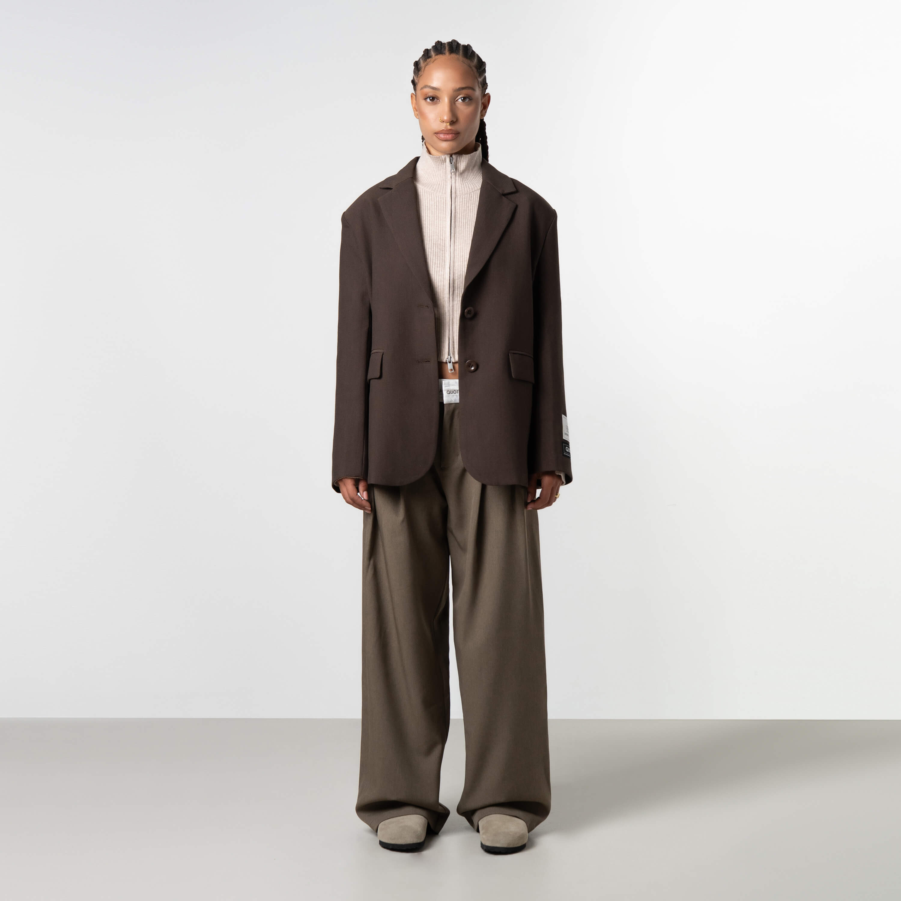 Model is 172 cm and wears size S