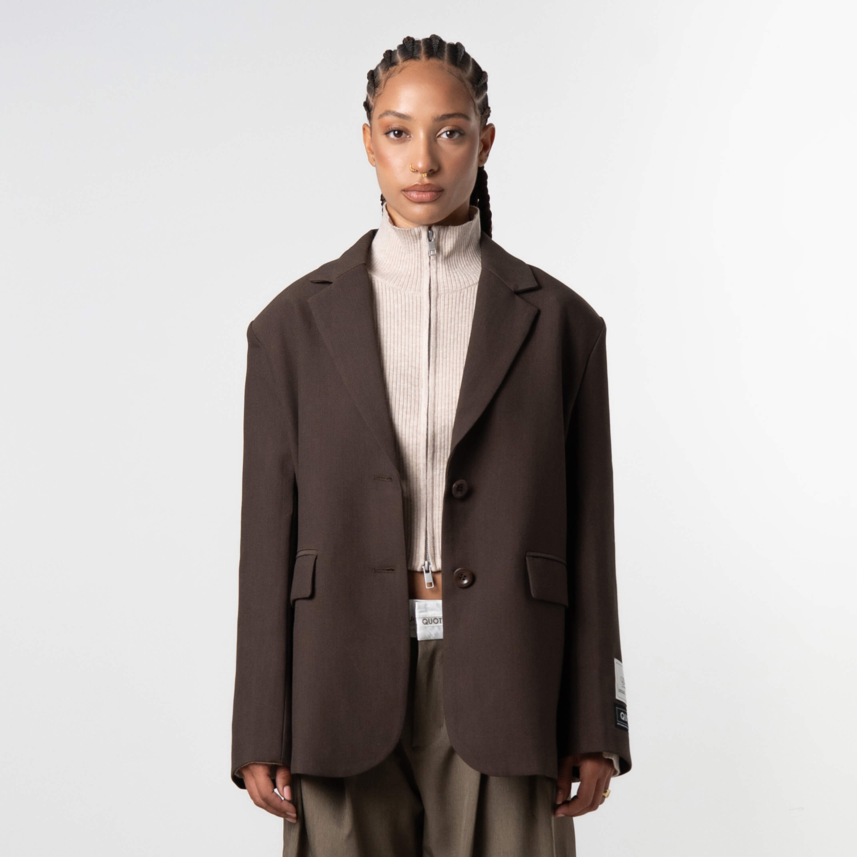 Model is 172 cm and wears size S