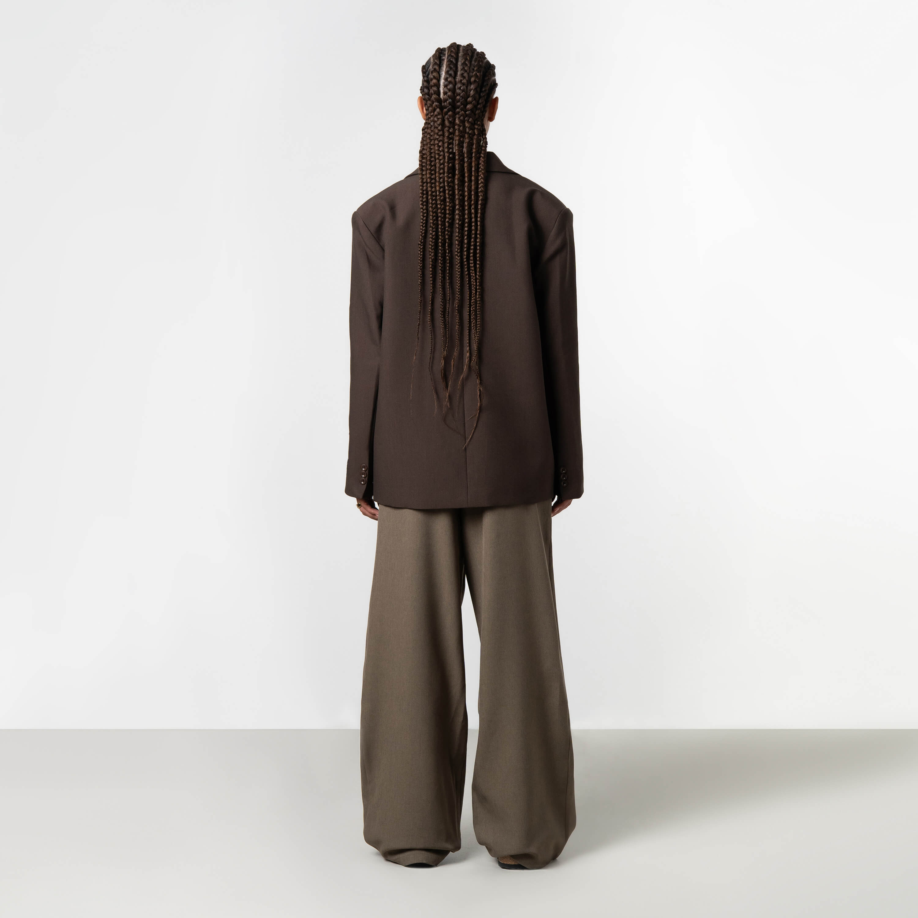 Model is 172 cm and wears size S