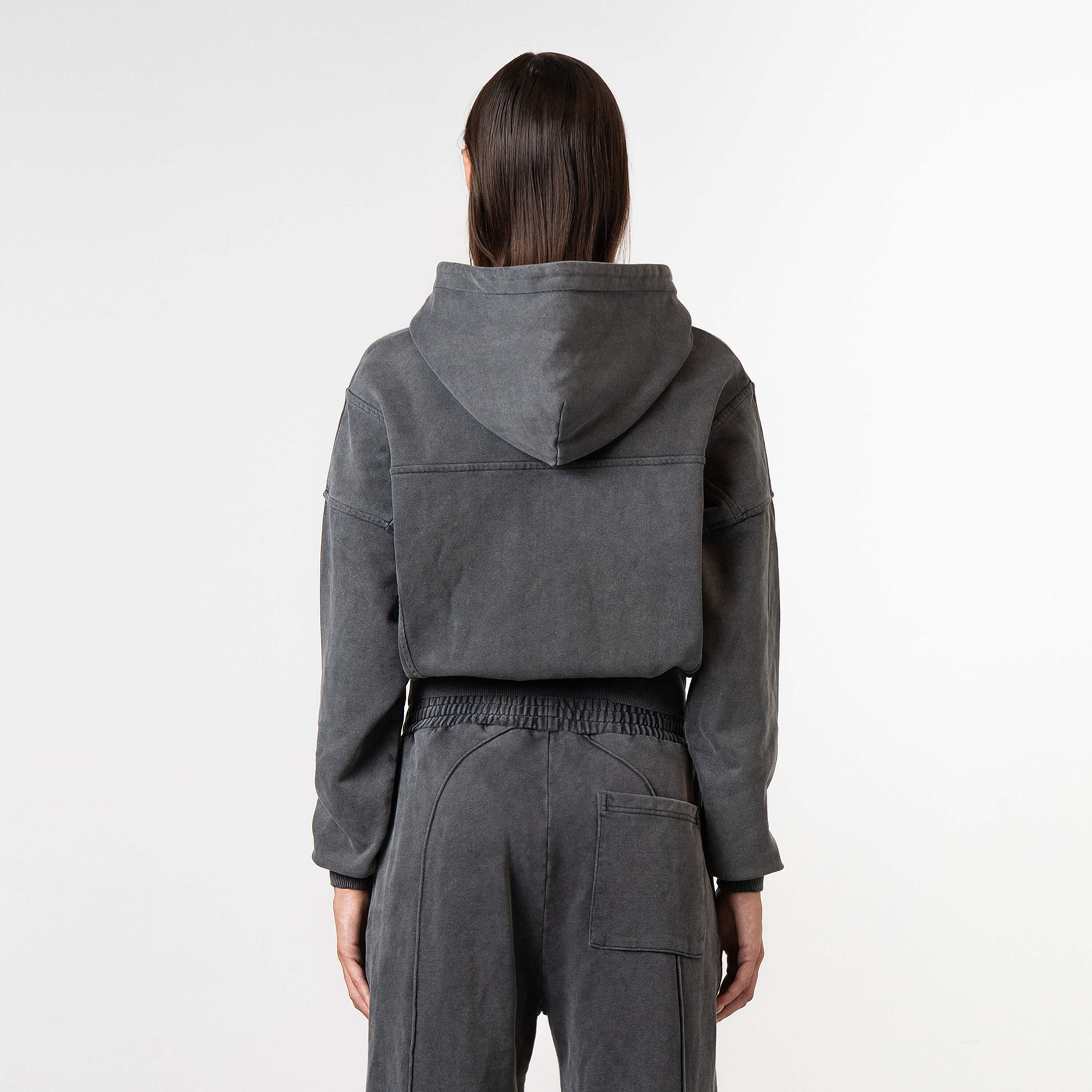 Model is 175 cm and wears size S