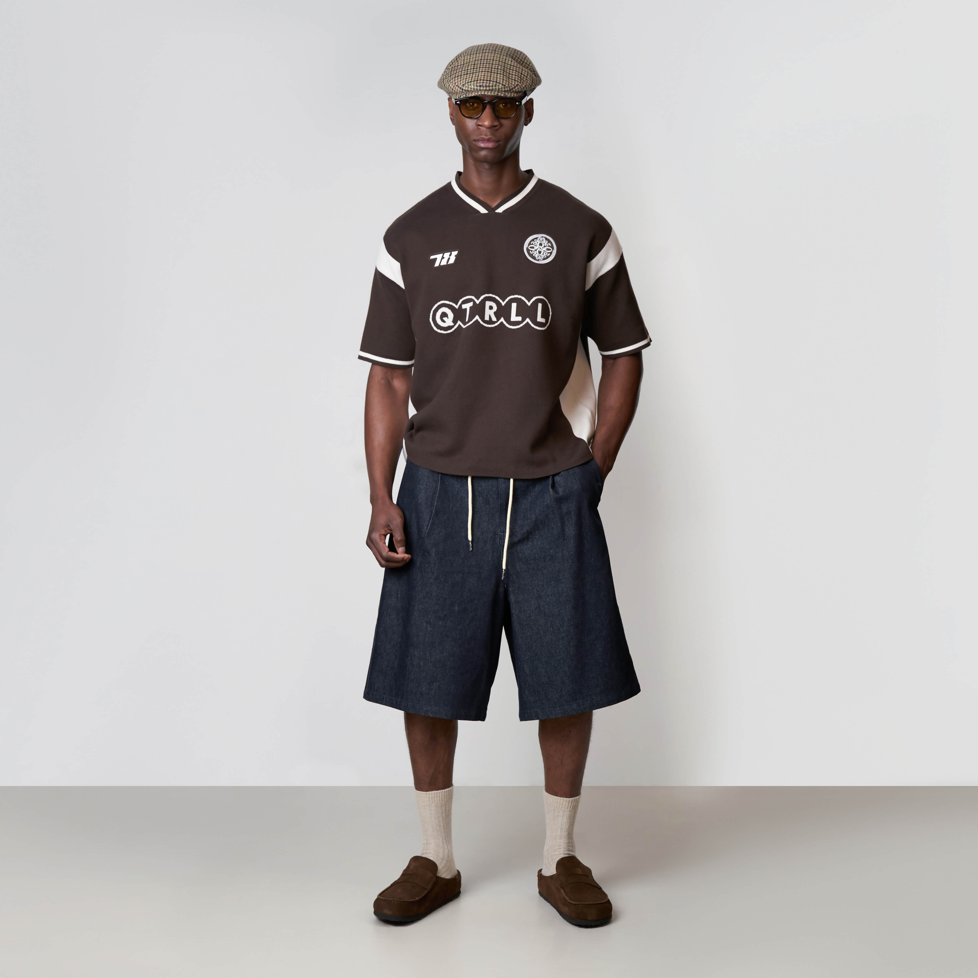 Model is 188 cm, 74 kg, and wears size L
