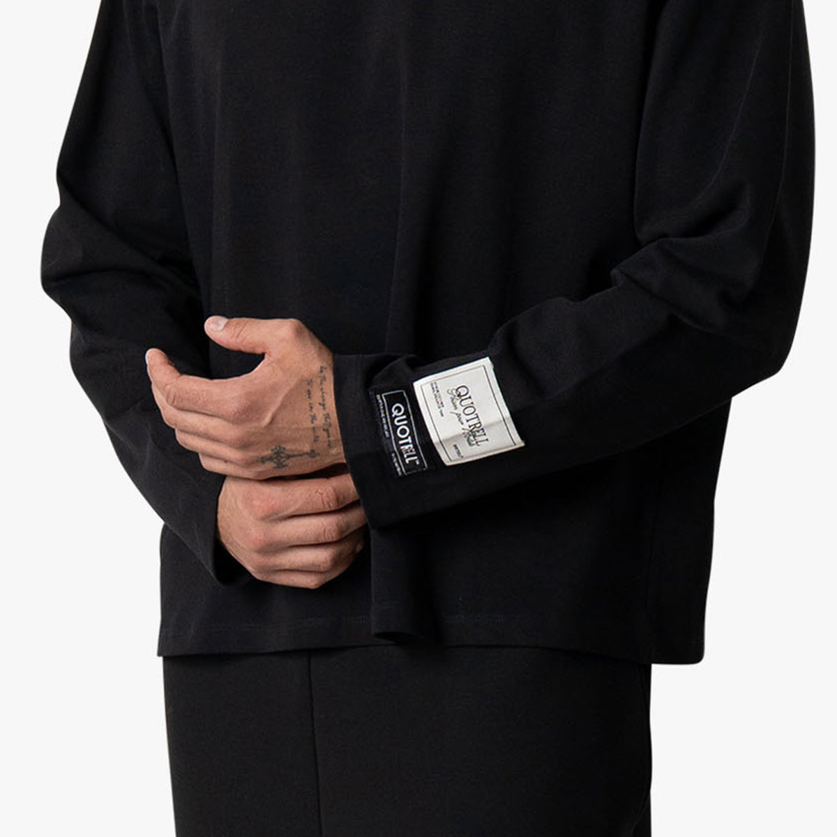 Base Longsleeve in black