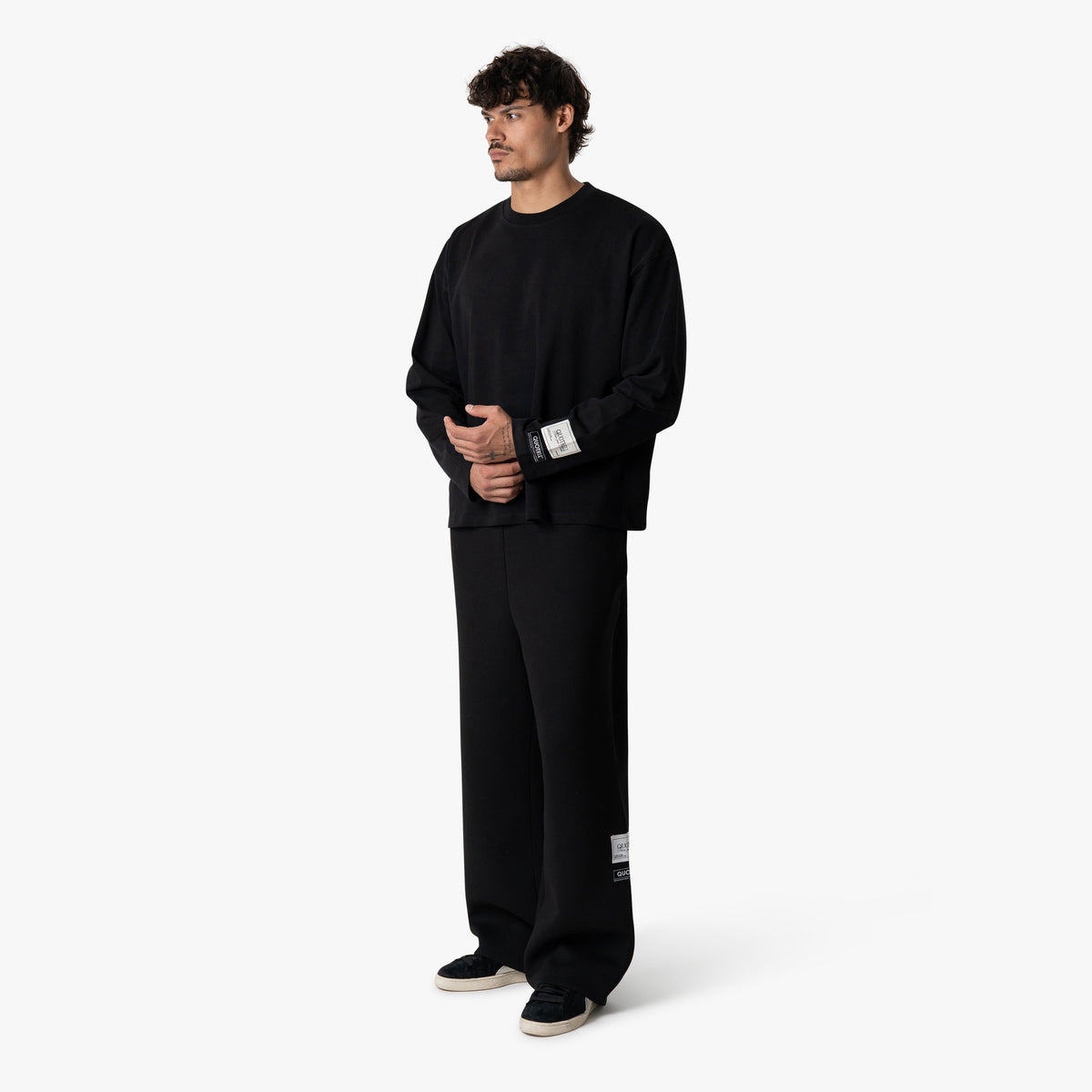 Base Longsleeve in black