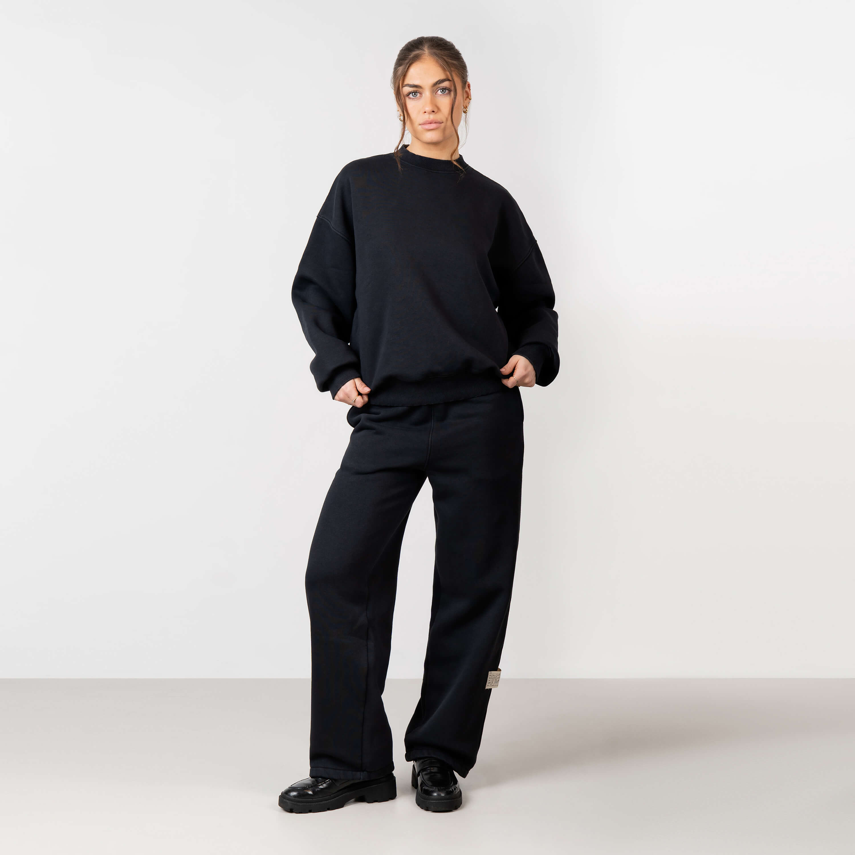 Model is 168 cm and wears size XS
