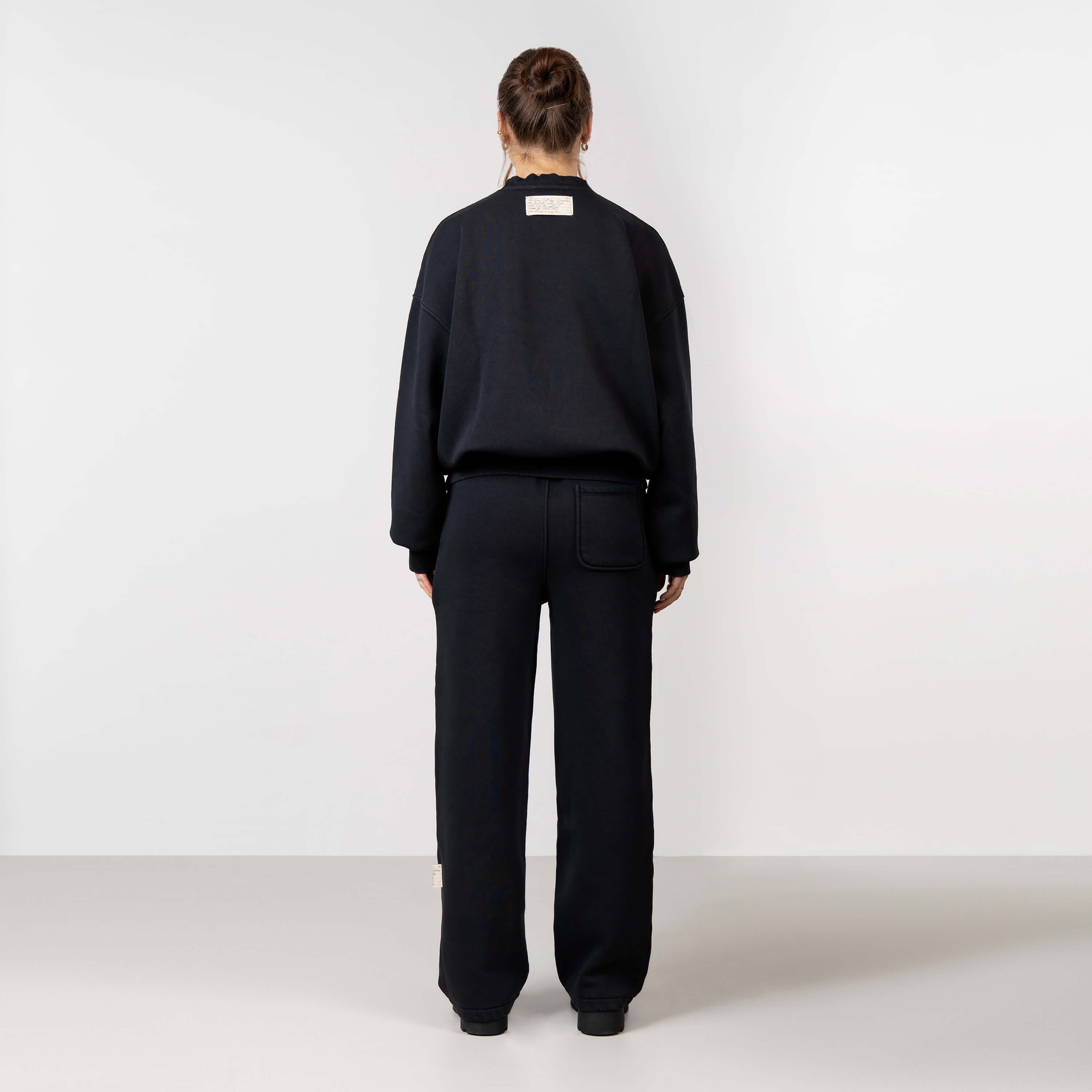 Model is 168 cm and wears size XS
