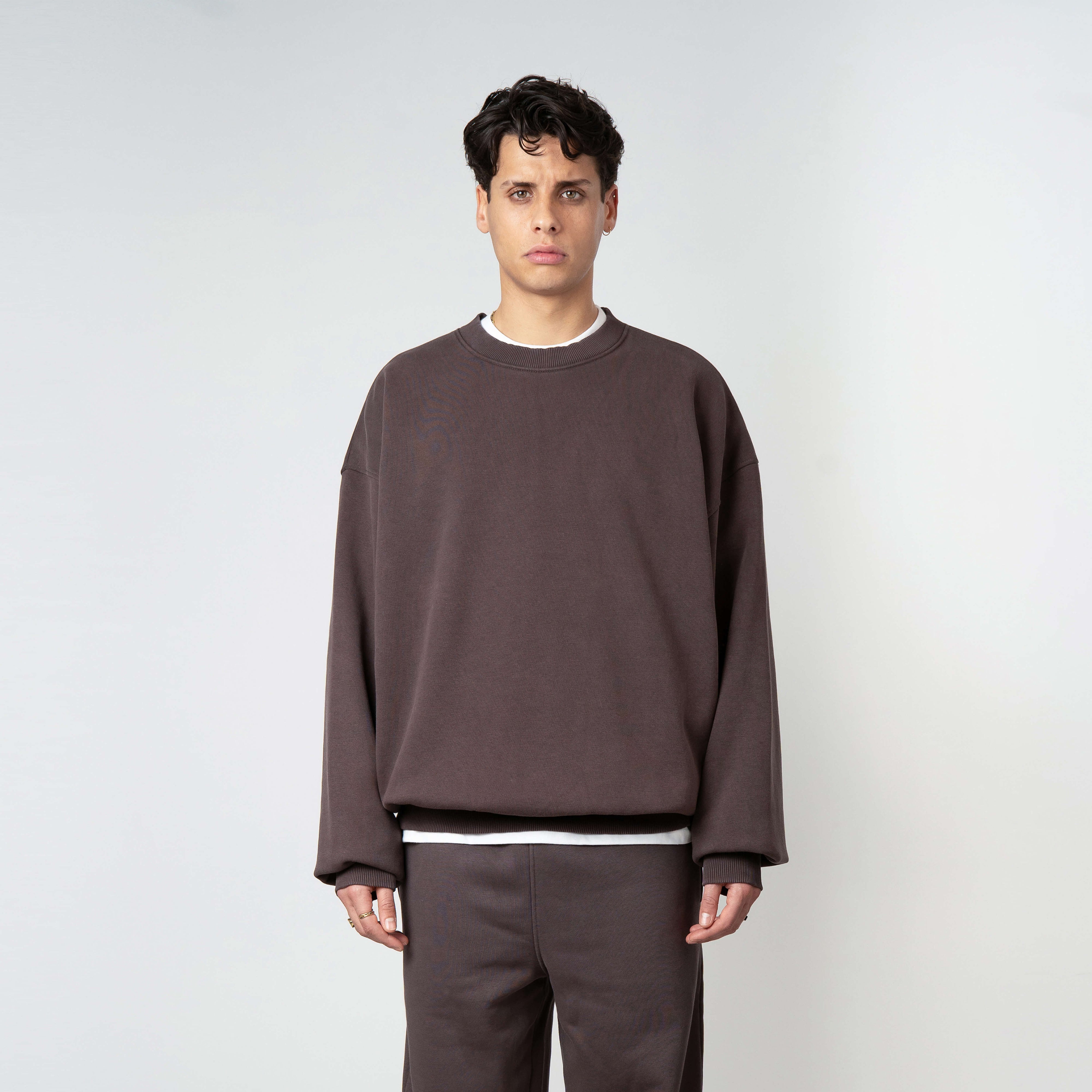 Model is 179 cm, 71 kg, and wears size M
