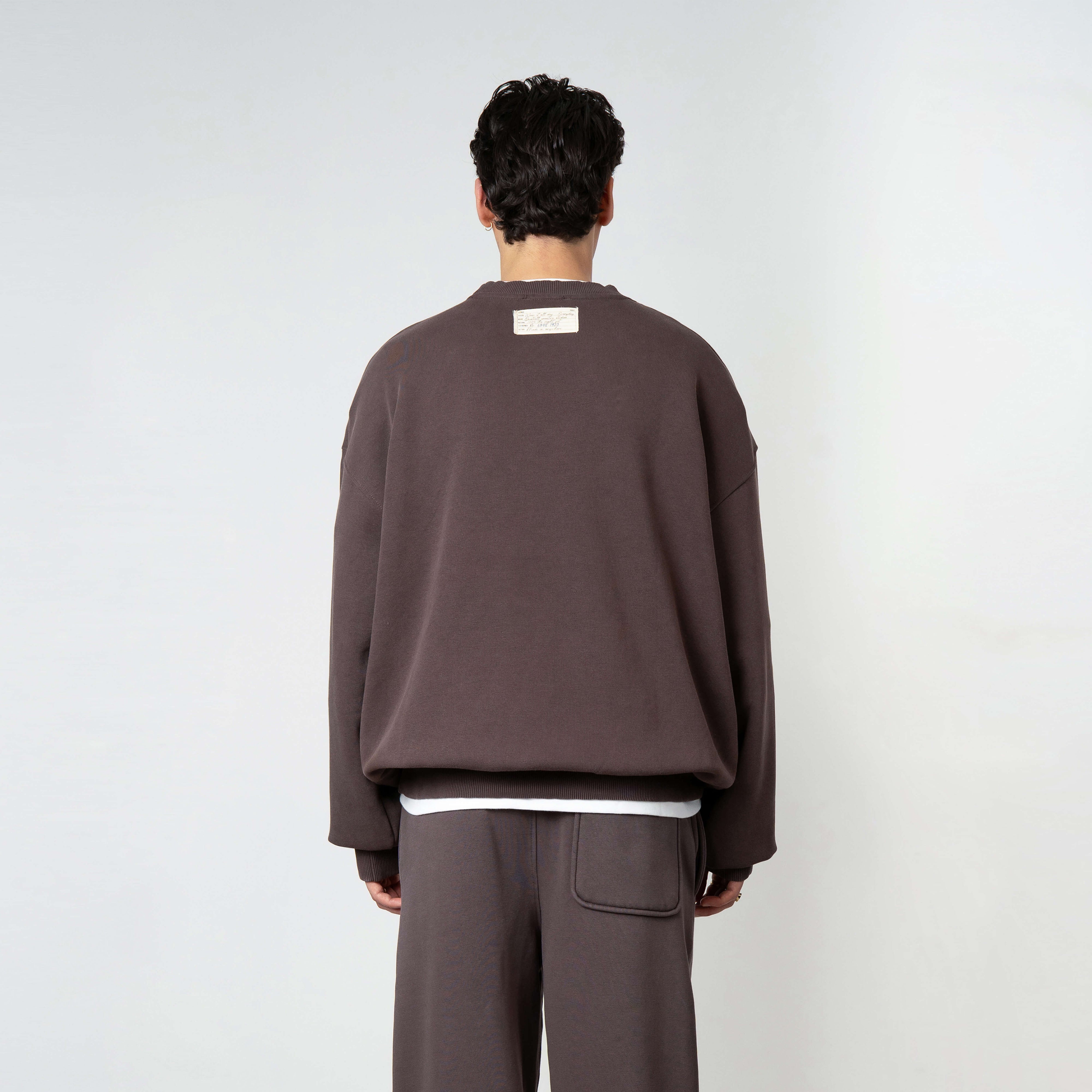 Model is 179 cm, 71 kg, and wears size M
