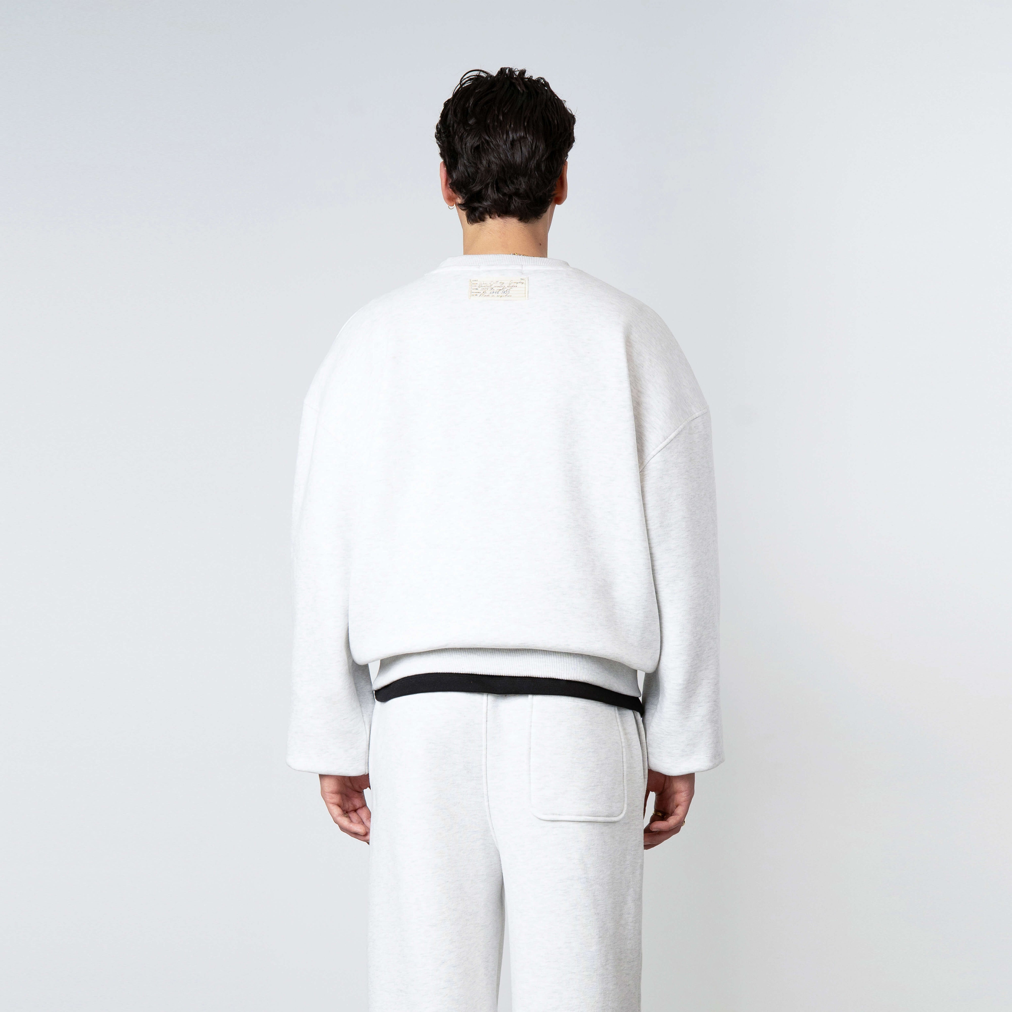 Model is 179 cm, 71 kg, and wears size M
