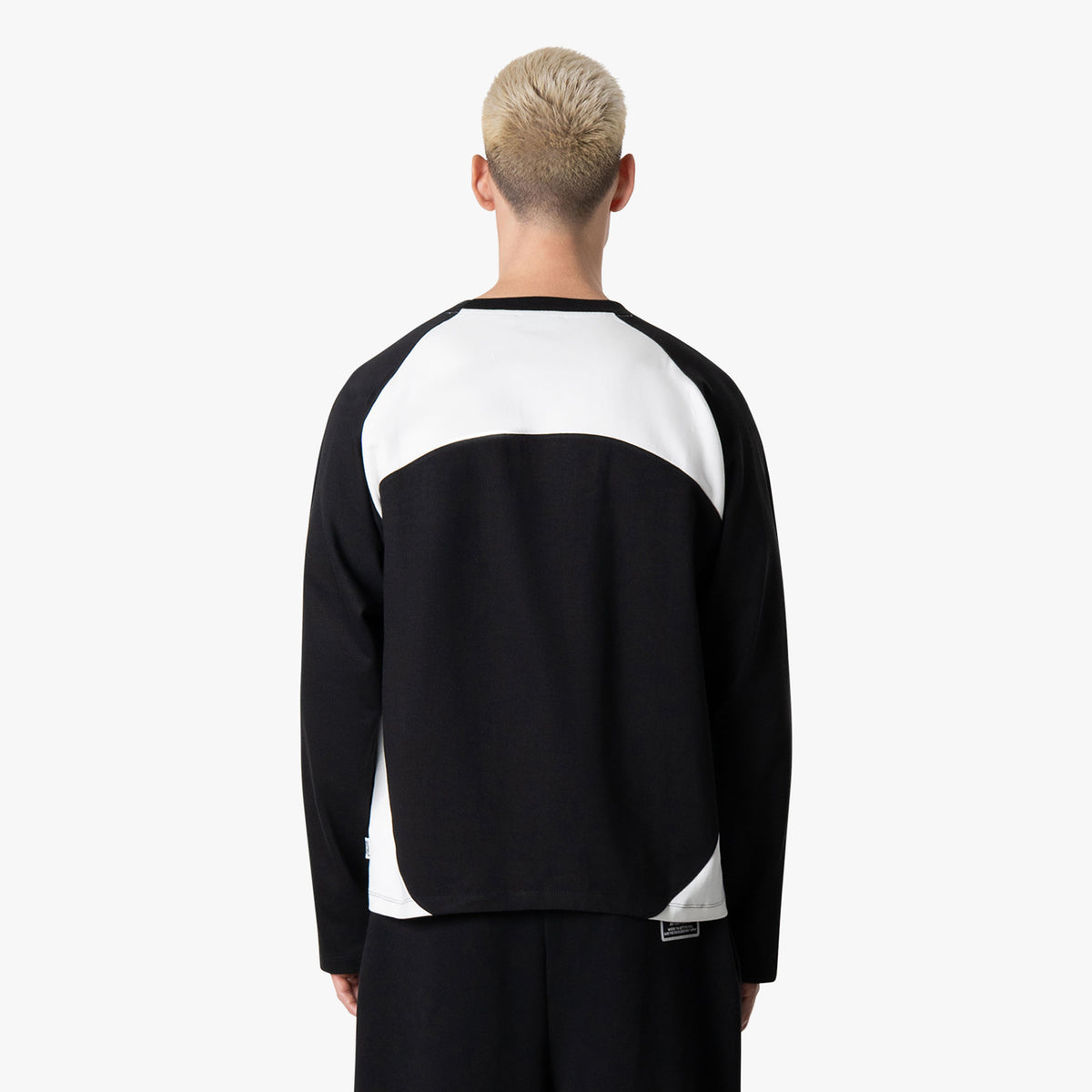 Frame Longsleeve in black and white