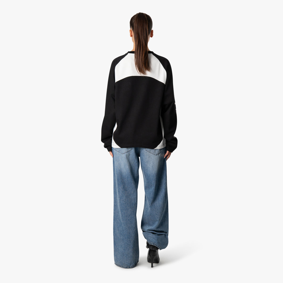 Frame Longsleeve in black and white