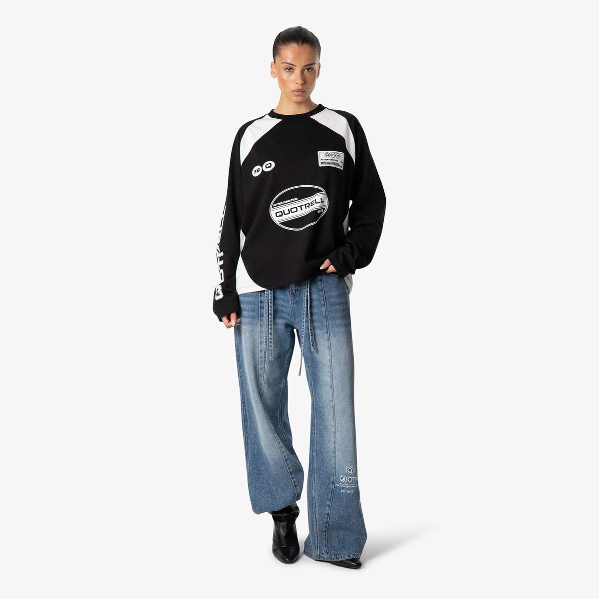 Frame Longsleeve in black and white