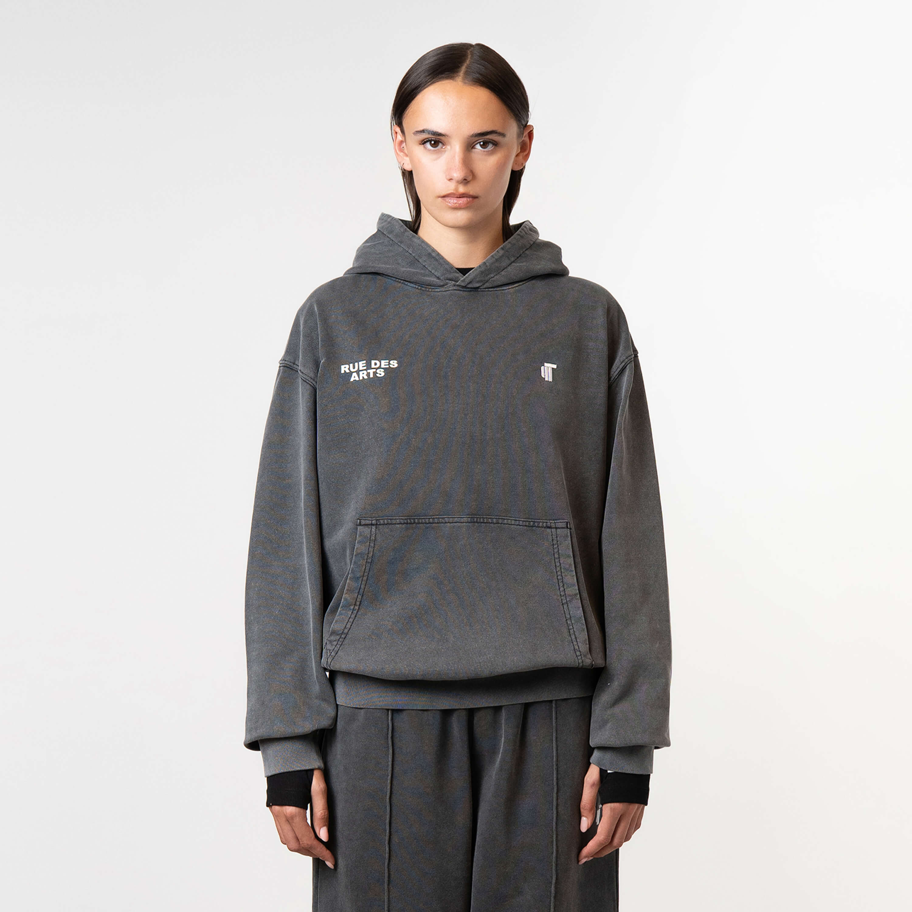 Model is 175 cm and wears size S