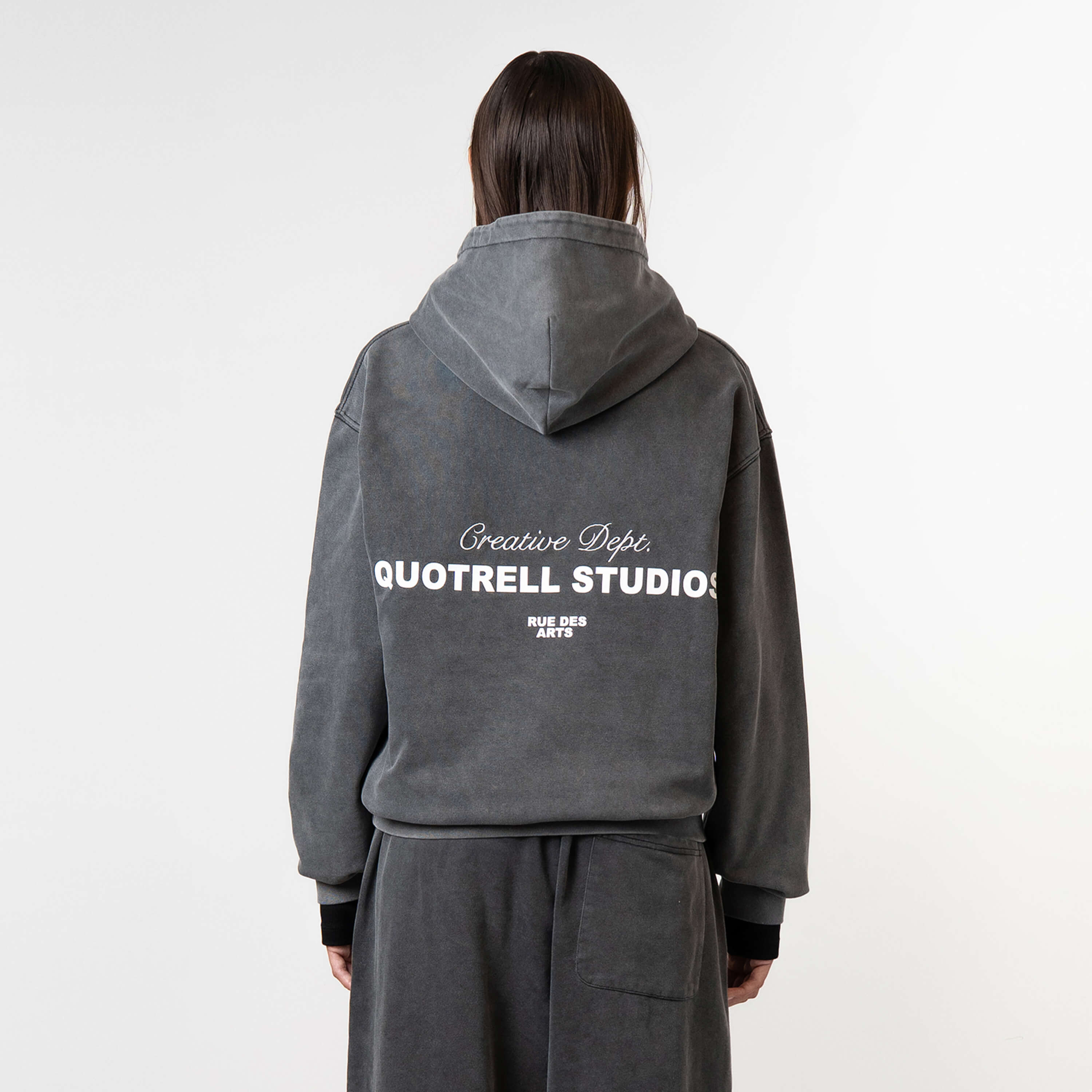 Model is 175 cm and wears size S