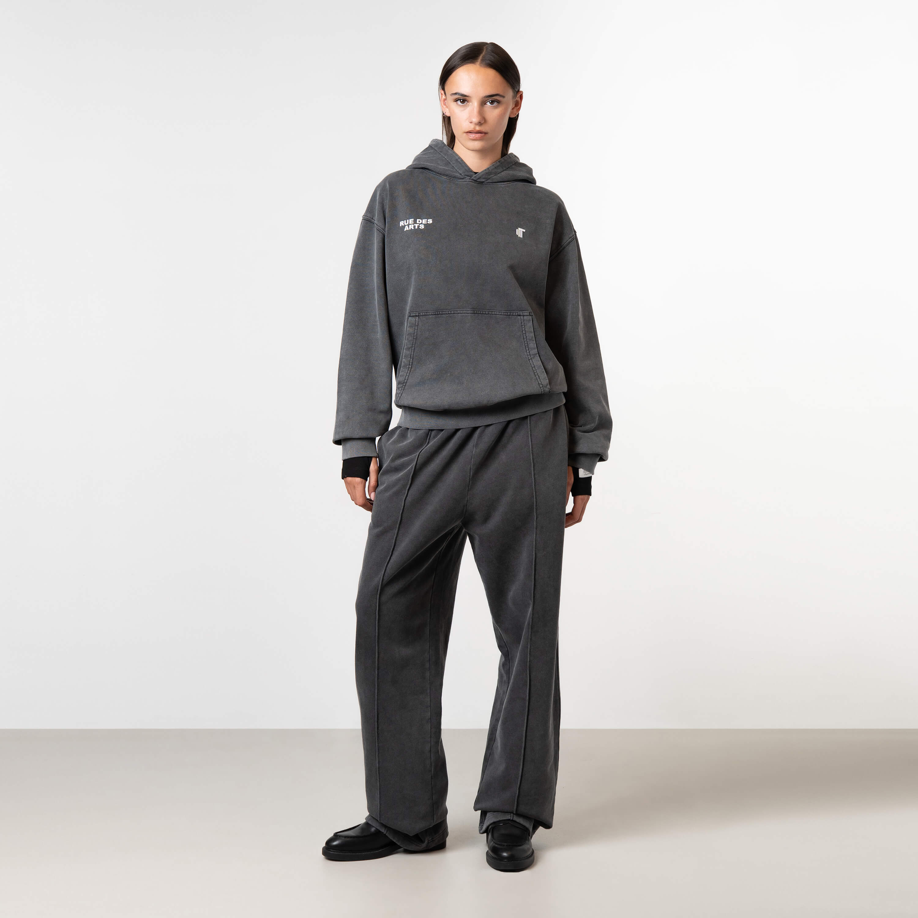 Model is 175 cm and wears size S