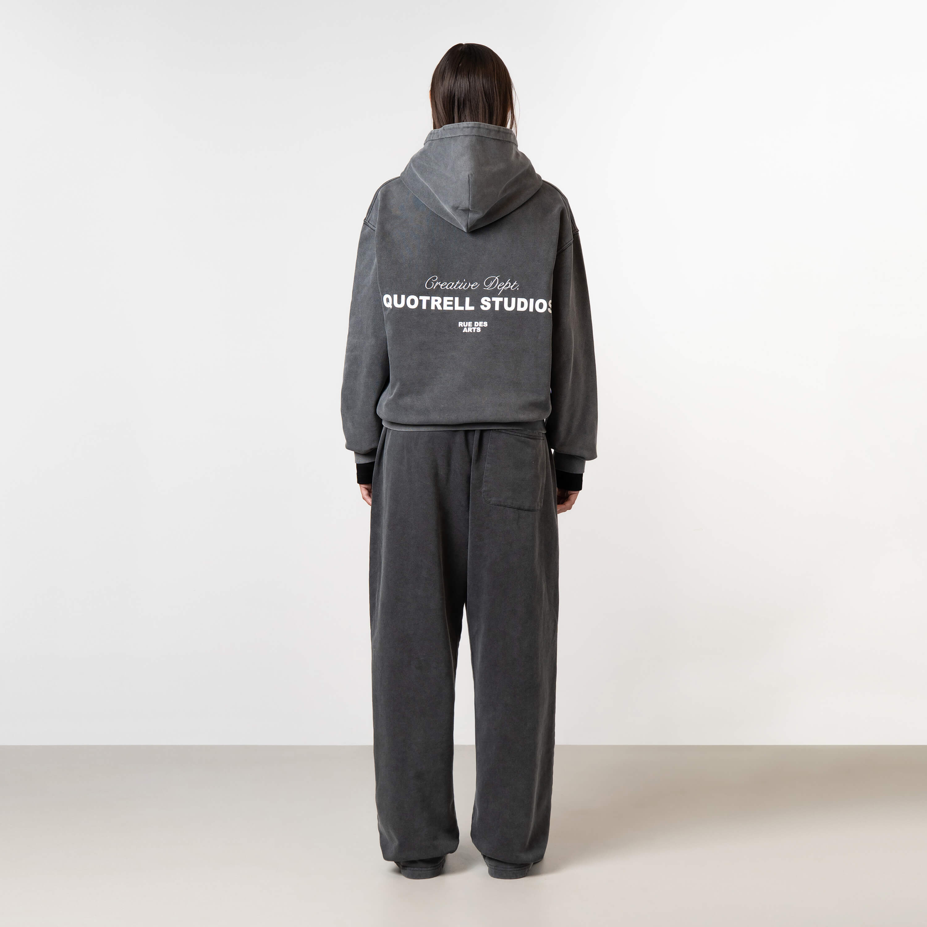 Model is 175 cm and wears size S