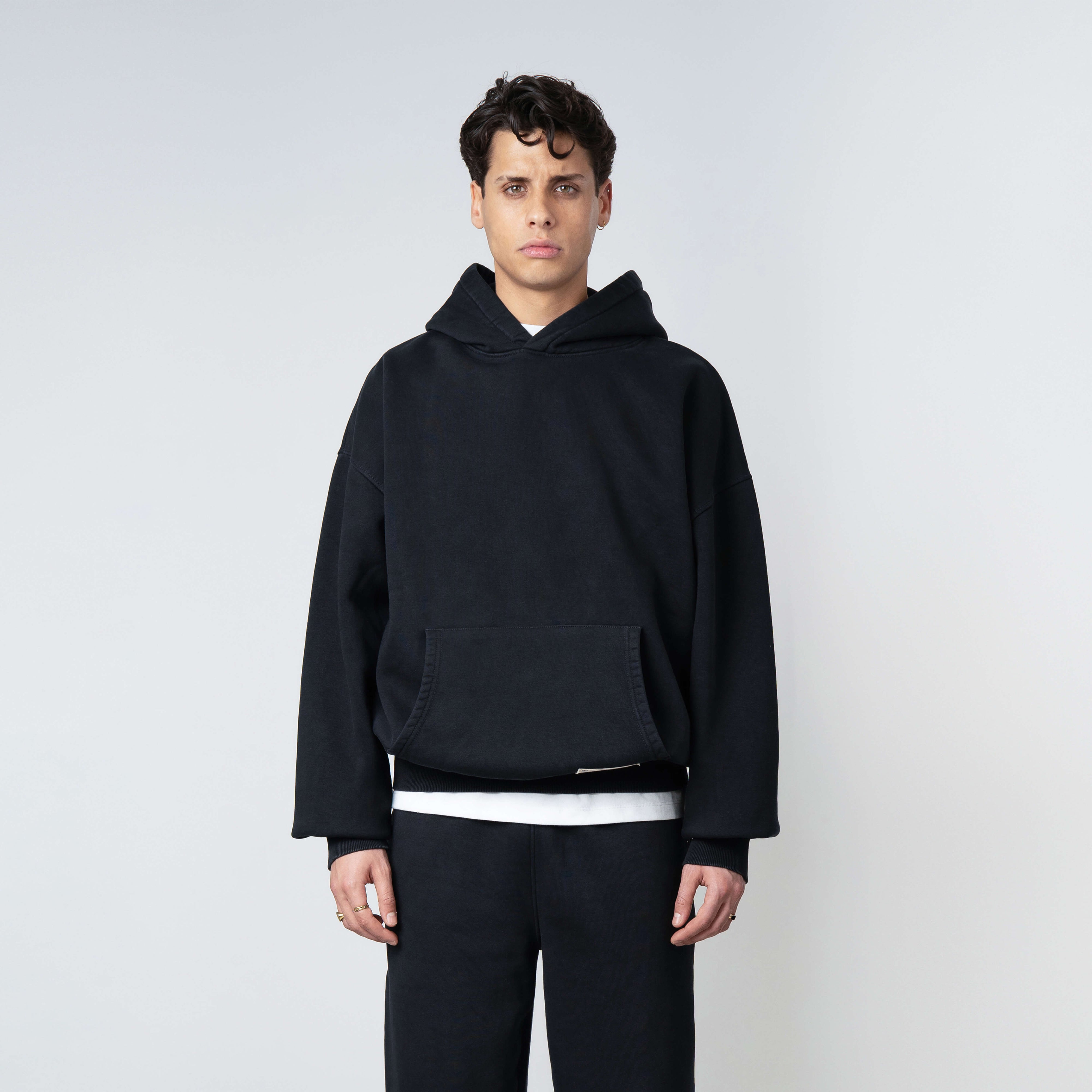 Model is 179 cm, 71 kg, and wears size M
