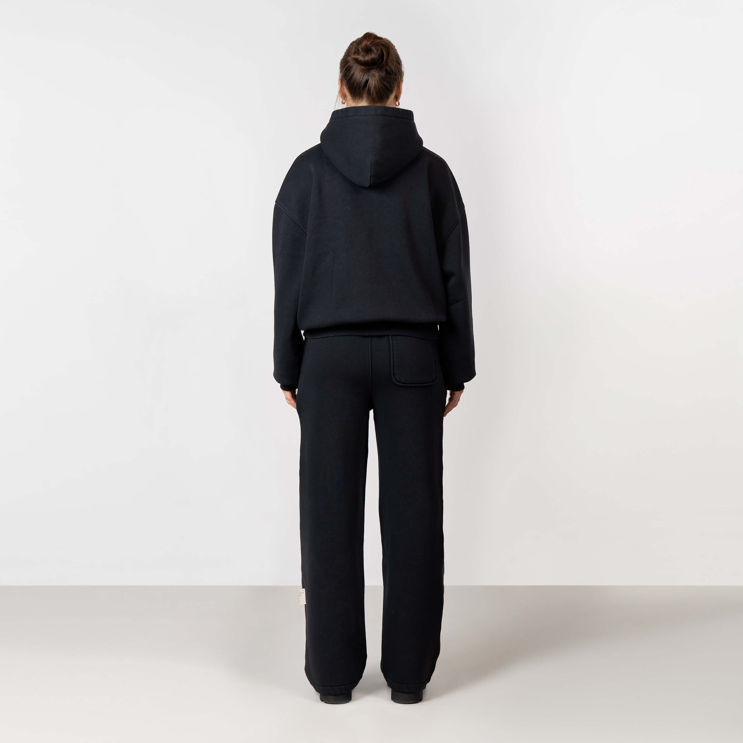 Model is 168 cm and wears size XS
