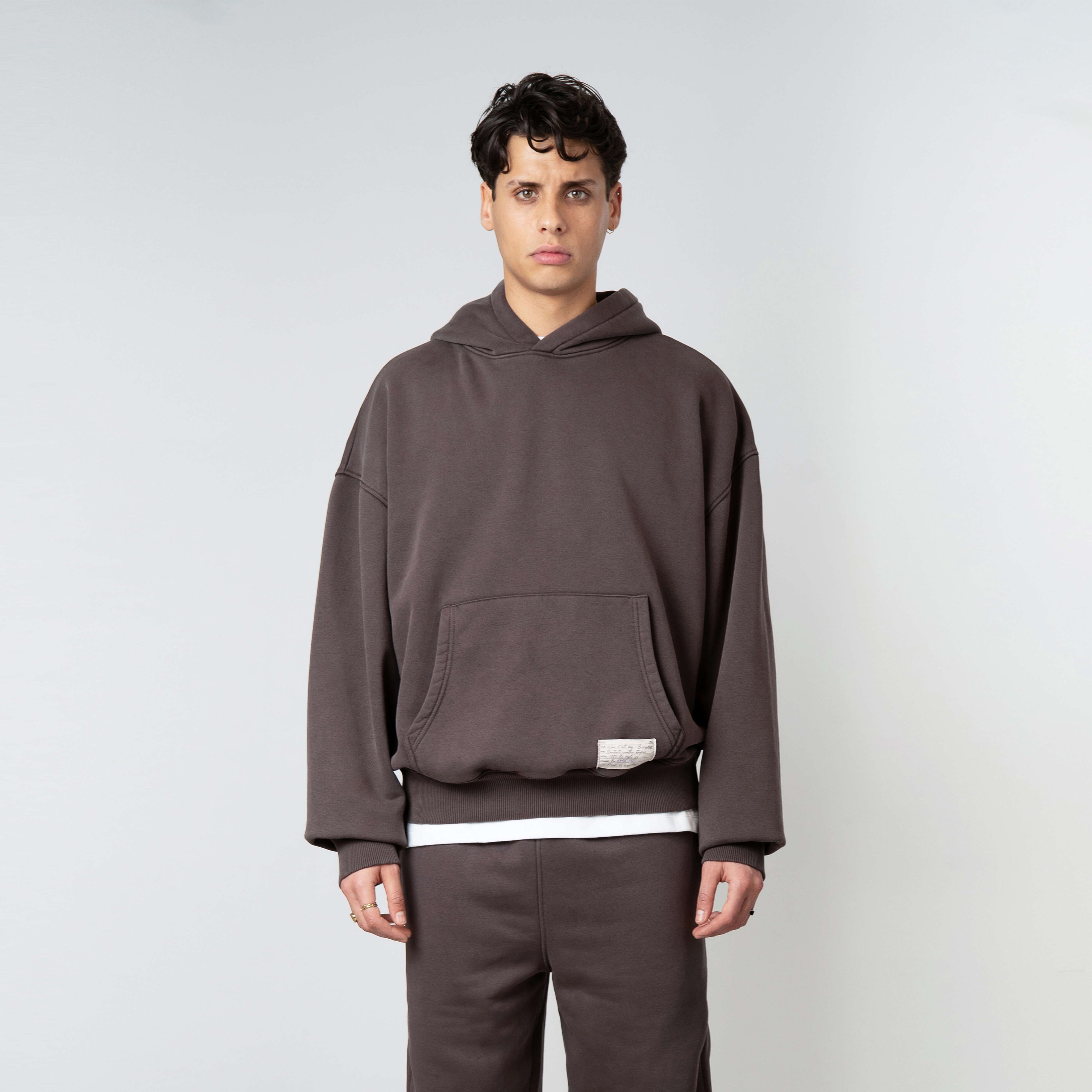 Model is 179 cm, 71 kg, and wears size M
