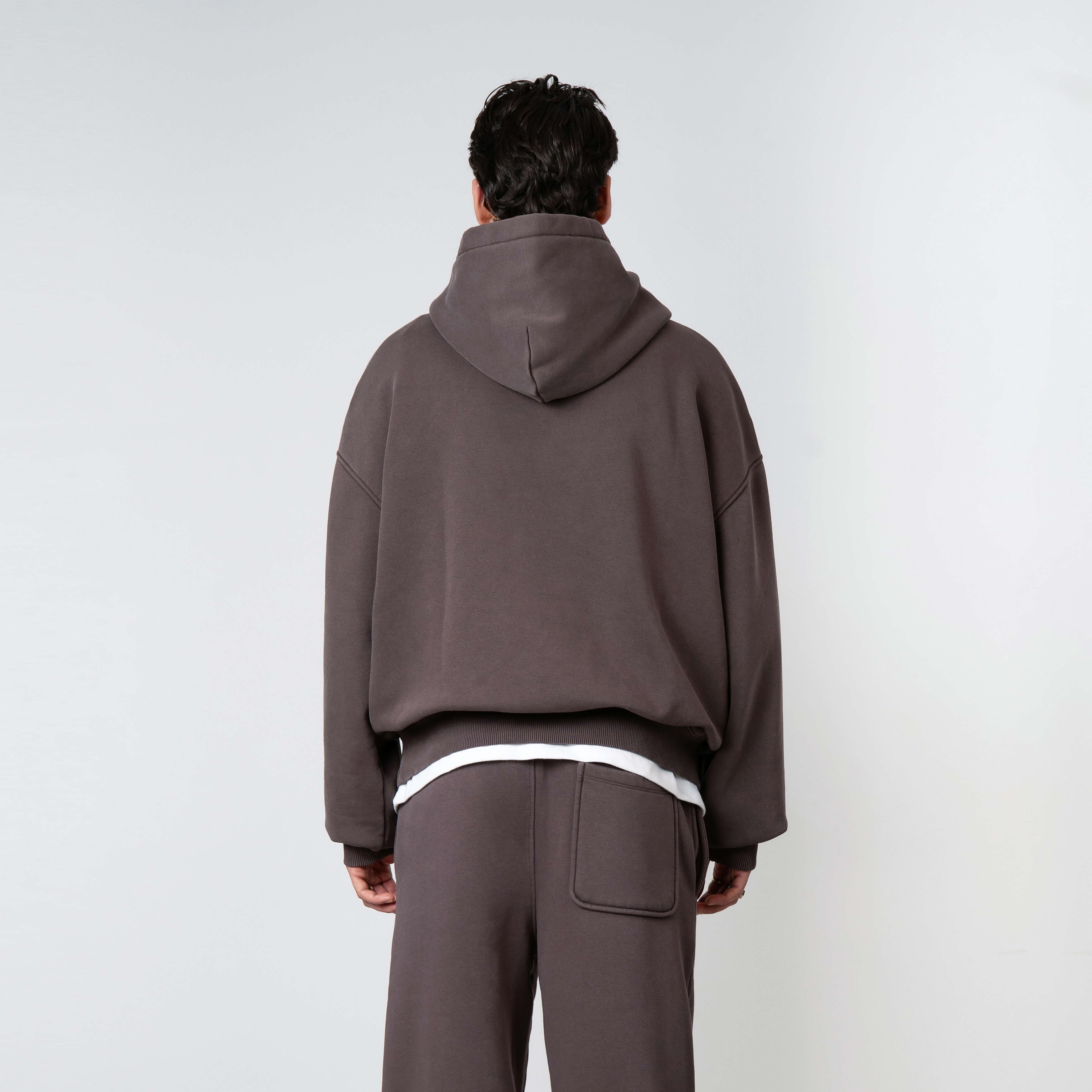 Model is 179 cm, 71 kg, and wears size M
